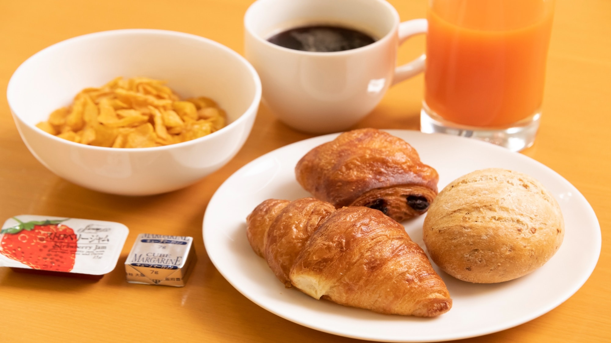 Morning drink bar (freshly baked bread)