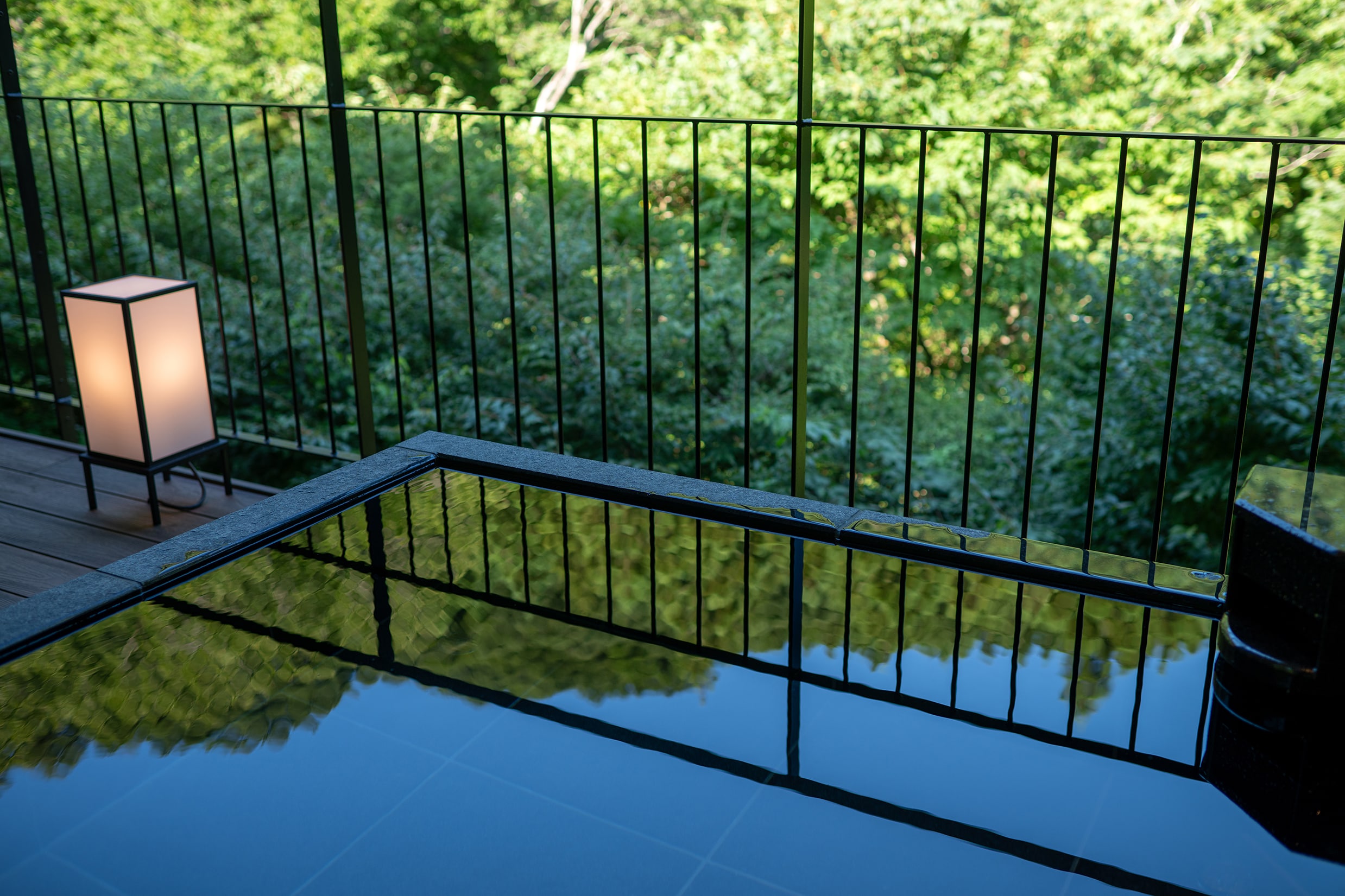 River View Suite - Open-air bath in guest room