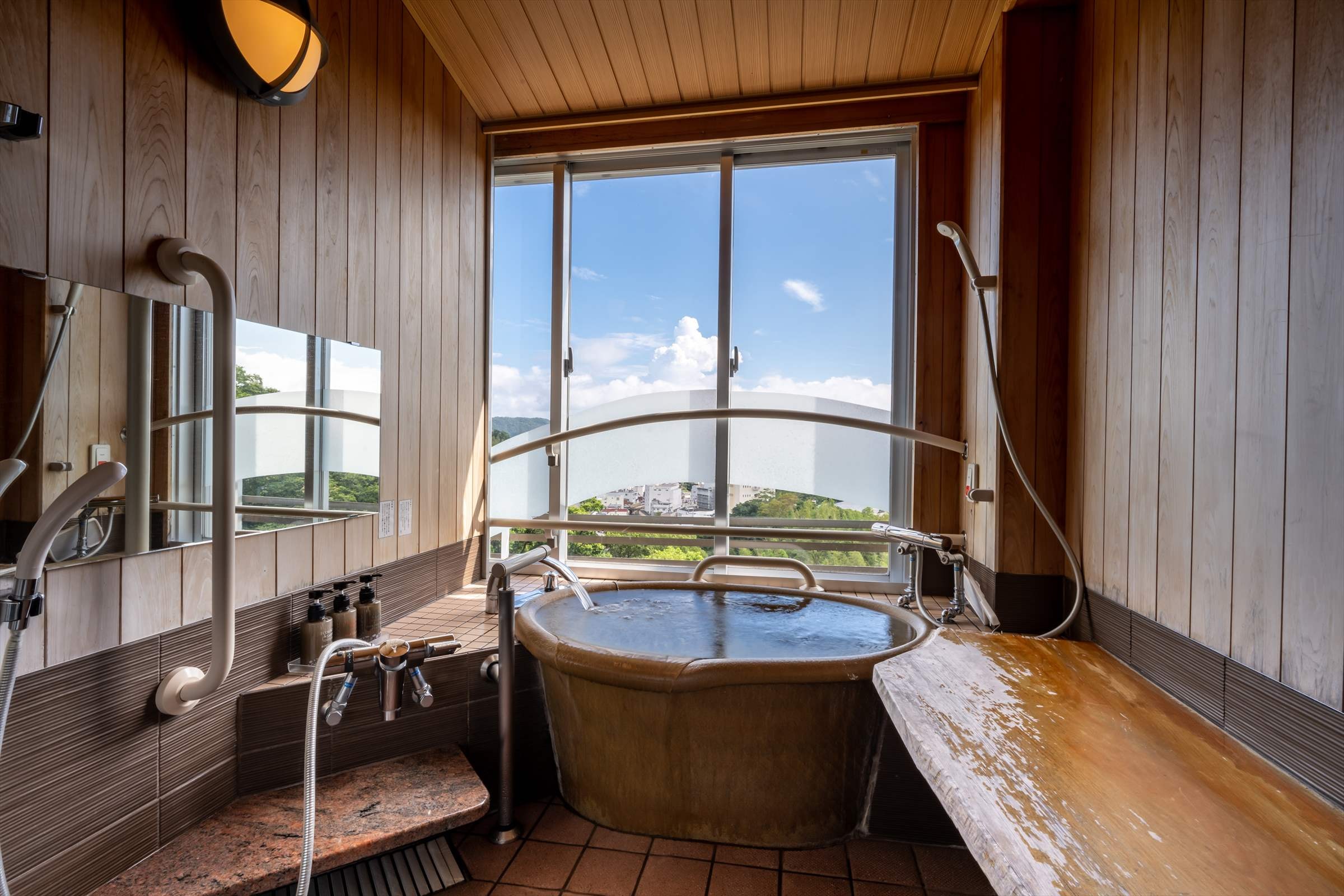 Universal Japanese-Western room with semi-open-air bath (52 square meters)