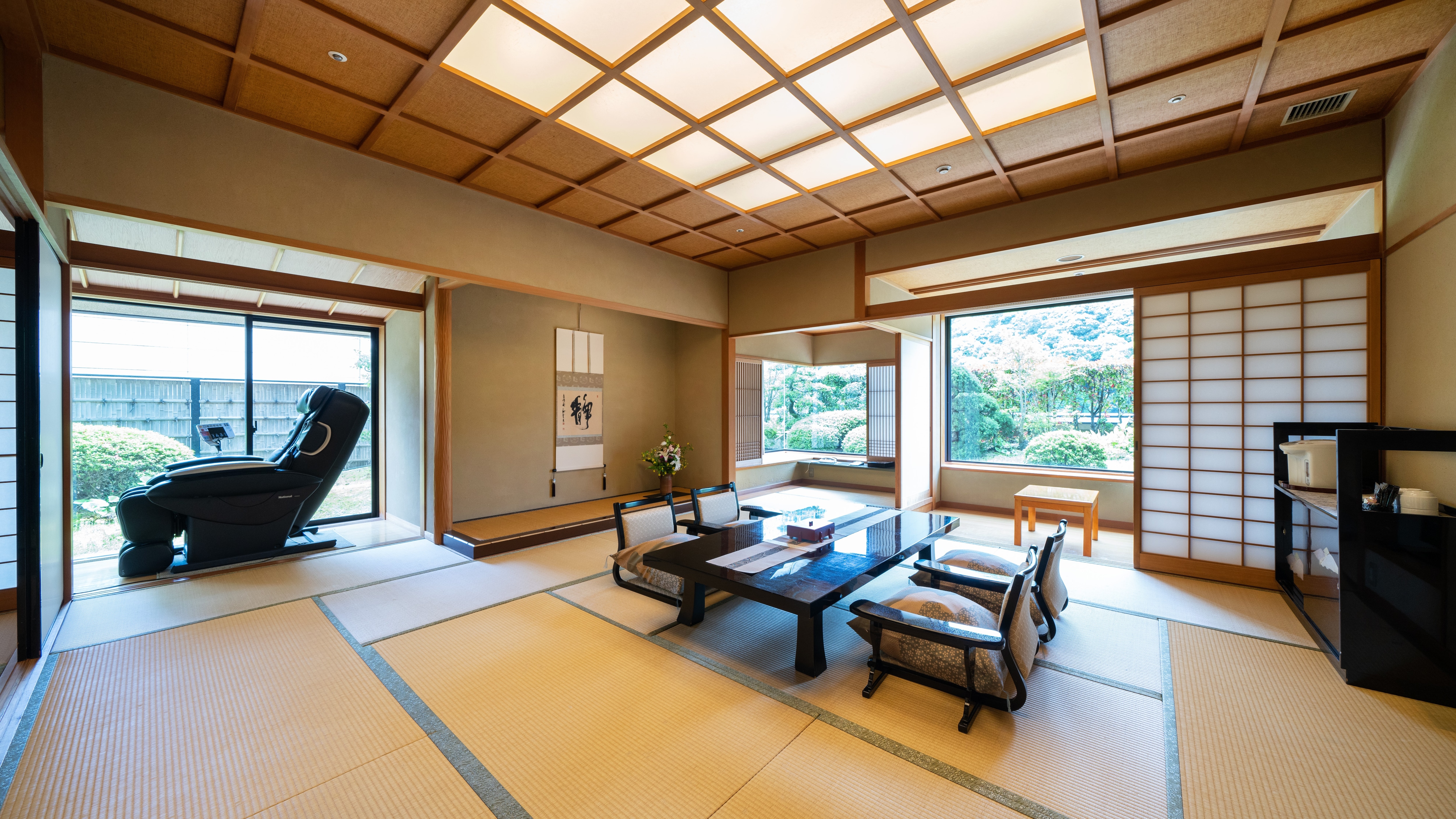 Hitenkan [Special floor] Guest room with open-air bath / Japanese-Western style room 580 134㎡ (with massage chair)