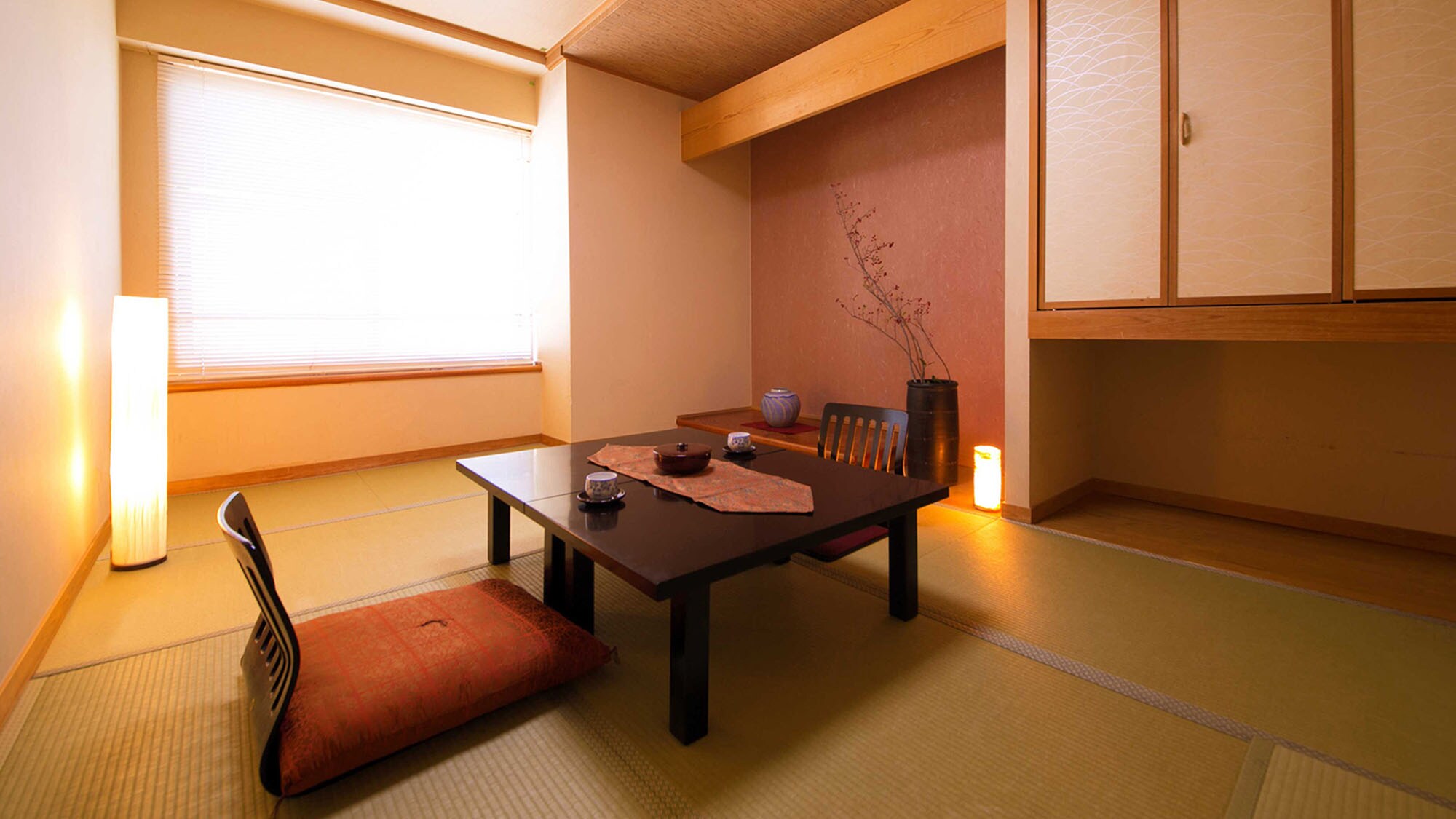■ Japanese-style room 8 tatami mats ■