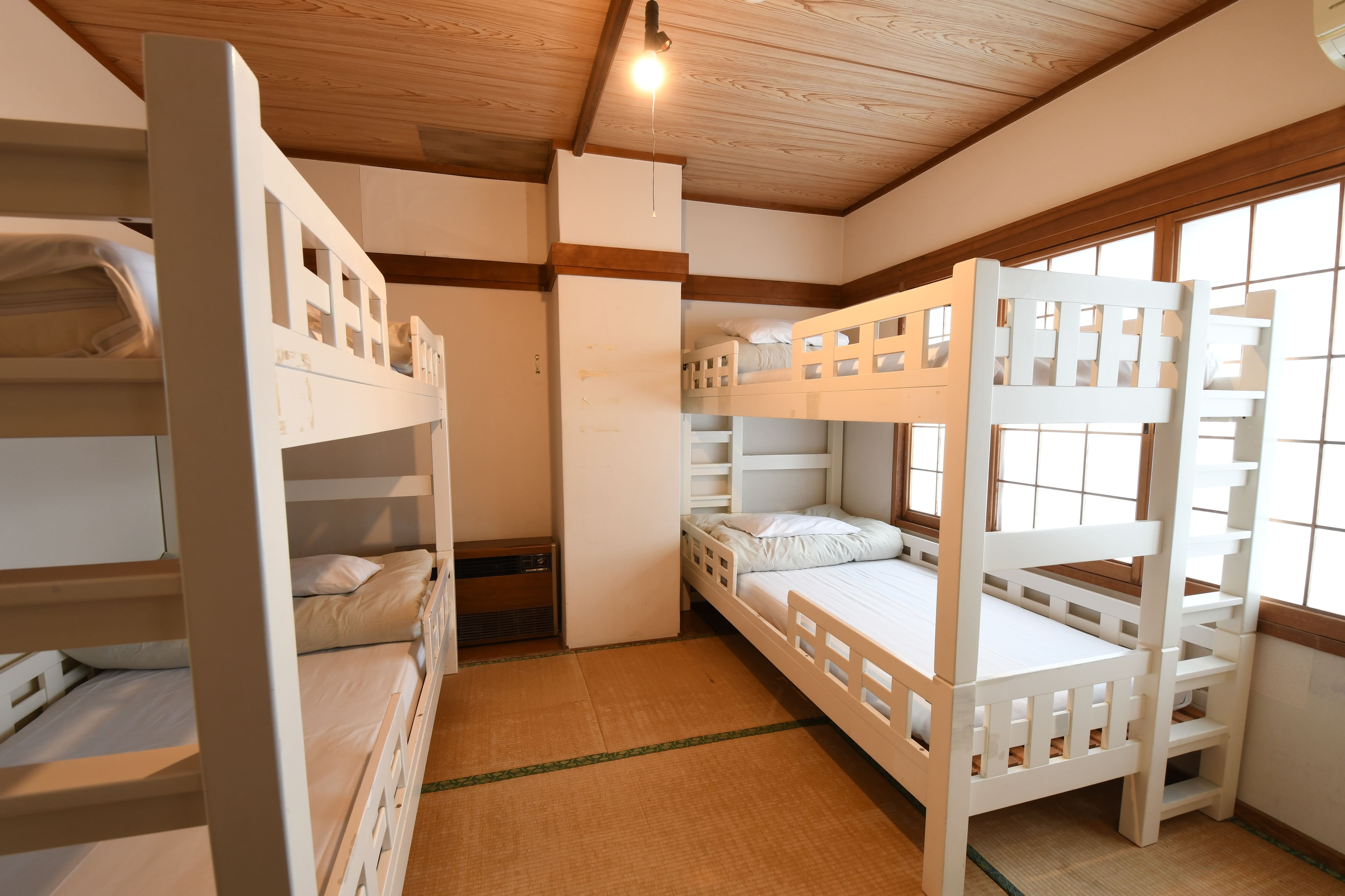4 person private room