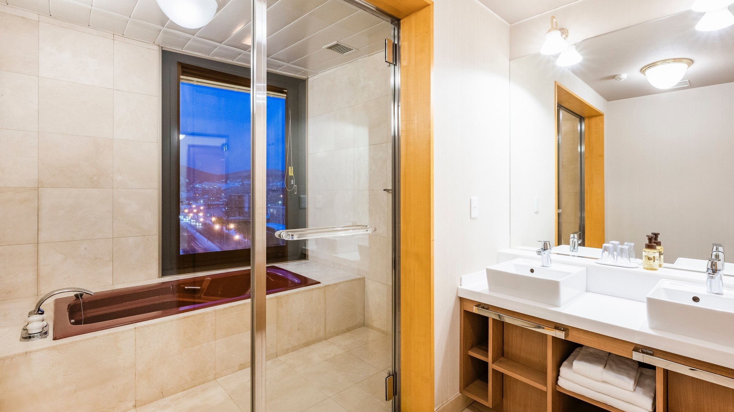 [Canal side] Executive Twin River View Bathroom The dressing room is also unprecedented in size and easy to use.