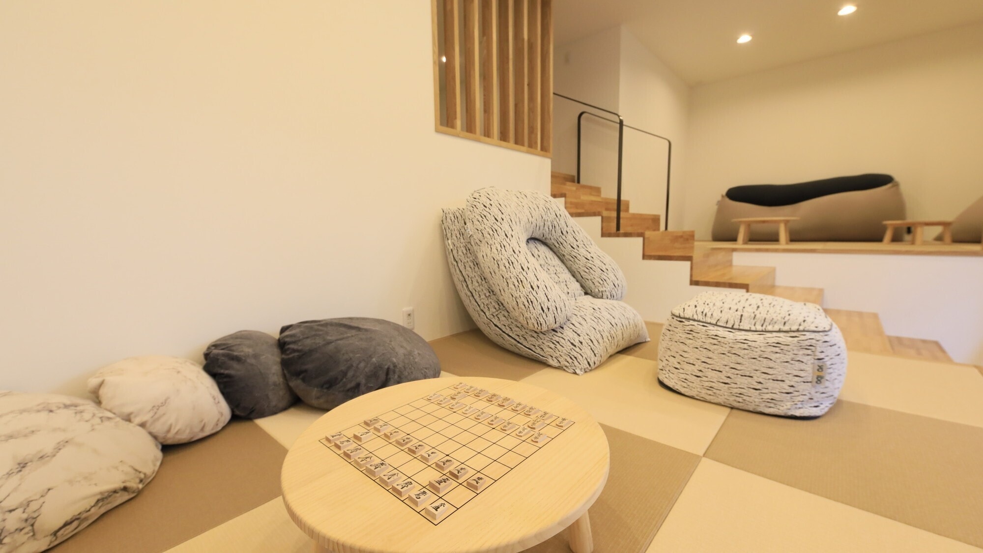[Lounge] We have a shogi table and board games available.