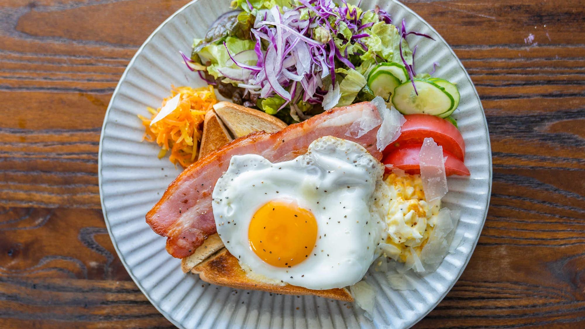 [Breakfast selectable plate and toast]