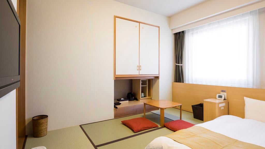 & lt; Lantai atas Lantai 10 & gt; Kamar bergaya Jepang [Non-smoking] (futon & waktu bergaya Jepang; 2 pasang) 27,9-30,0 meter persegi