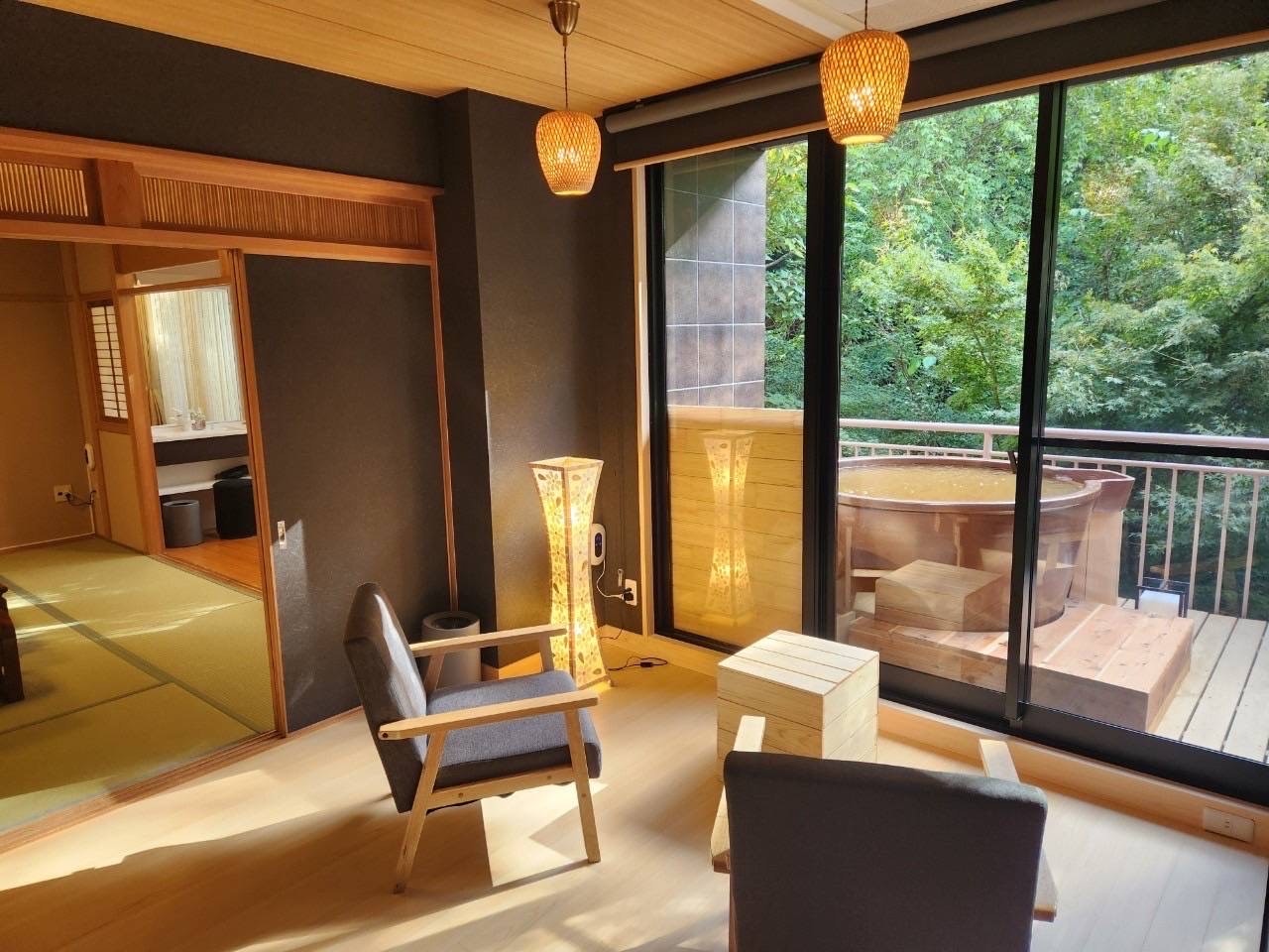 Golden Room Shisui [ห้องสวีทพร้อมอ่างแช่น้ำพุร้อนกลางแจ้ง]
