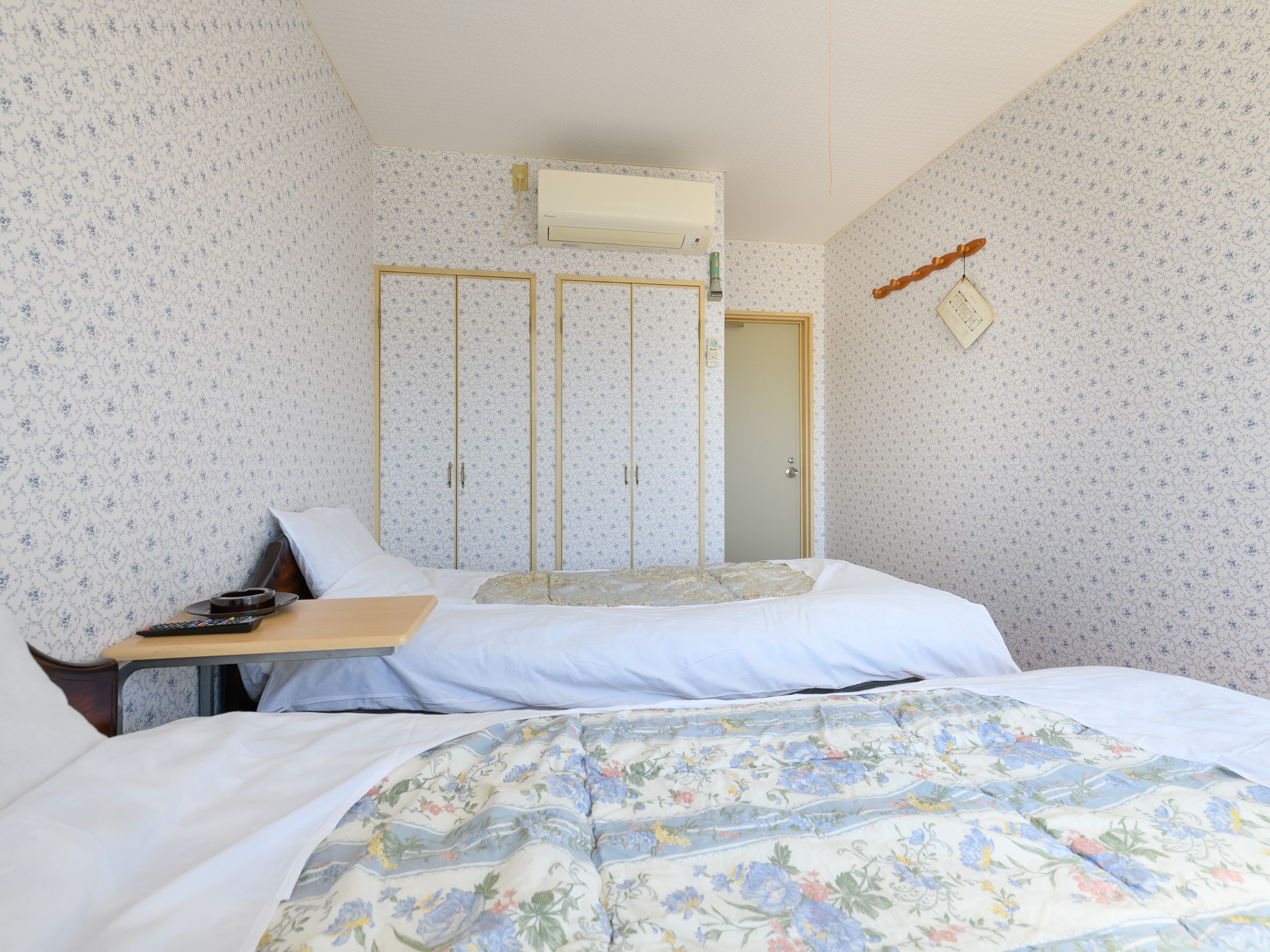 [Smoking] Twin room (shared bathroom and toilet)