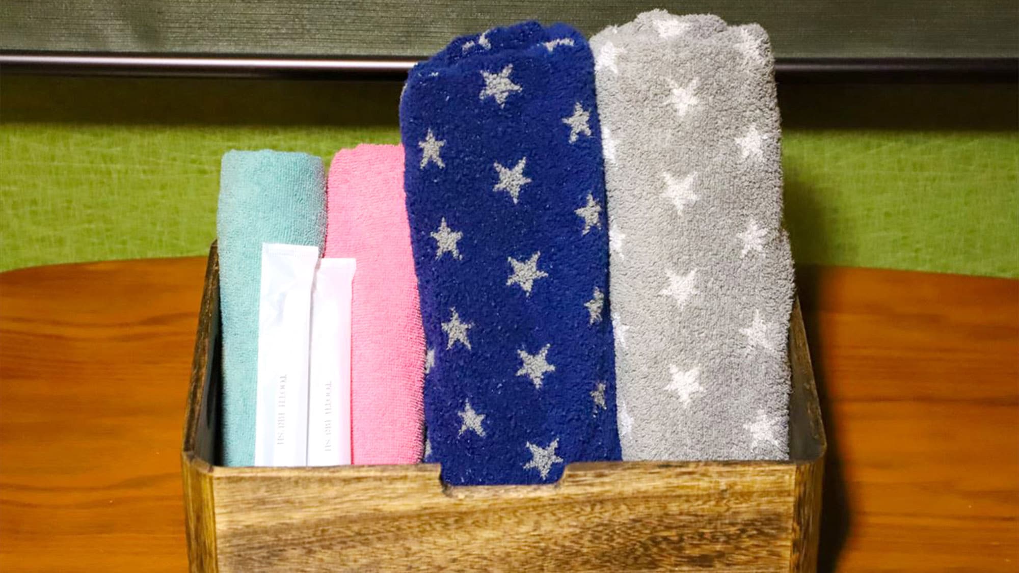 ・ Toothbrush, bath towel and face towel are available in each room.