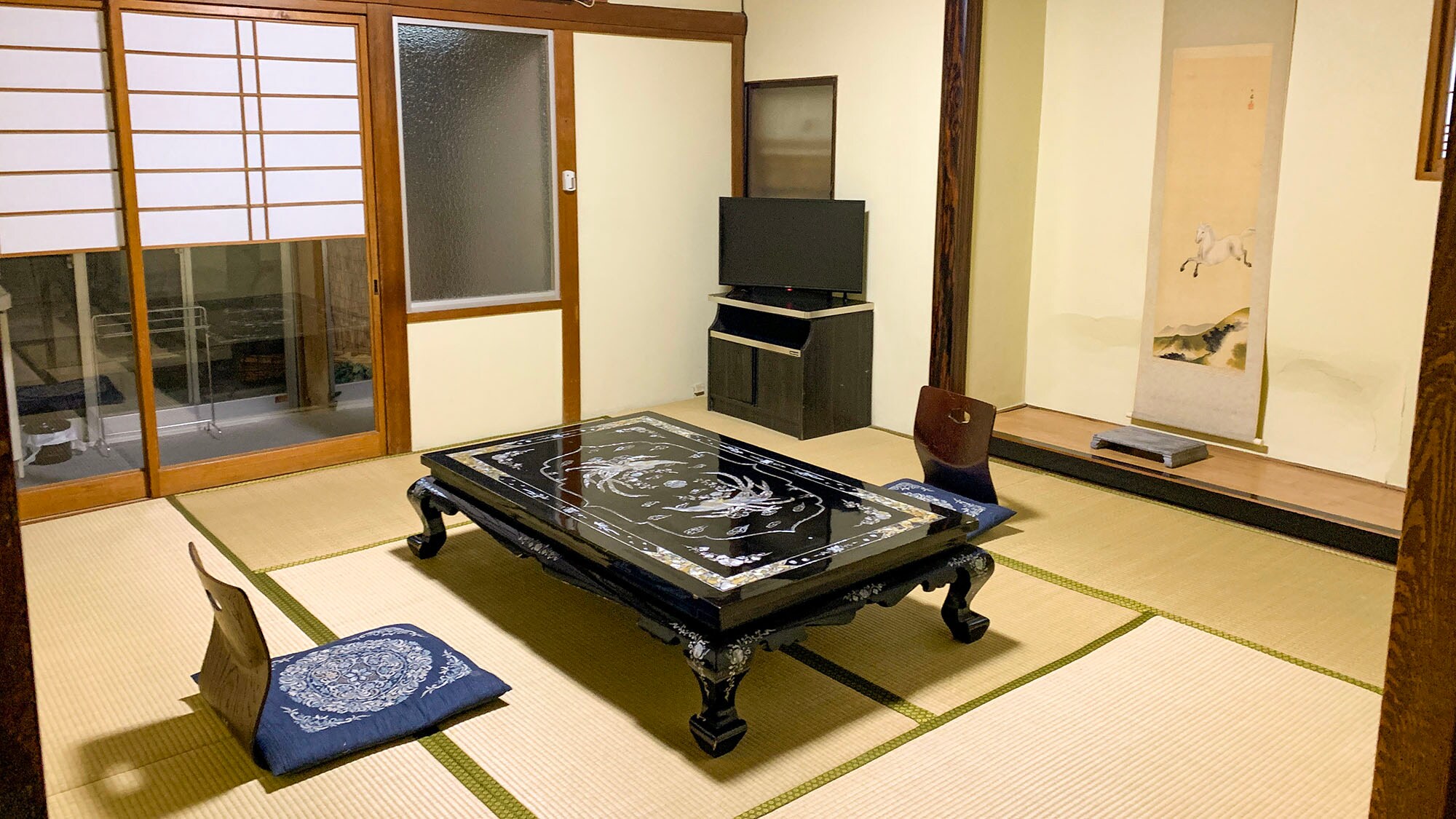 ・[Kamar Superior Bergaya Jepang - Yayoi] Kamar yang sedikit lebih besar yang dapat menampung hingga 4 orang.