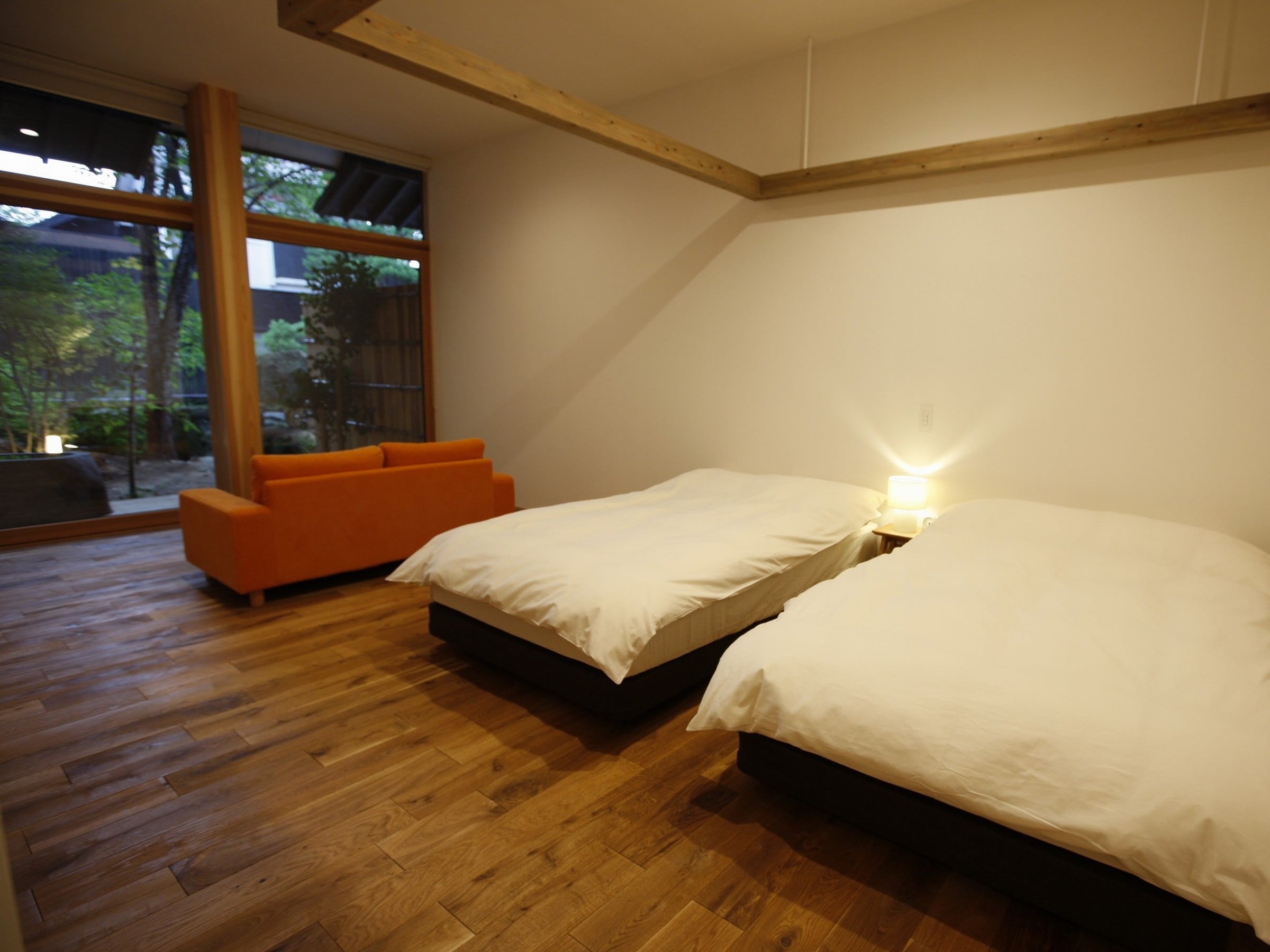 [SAKURA03] A renovation of an old elementary school building used in the Taisho era. Spacious space with high ceiling