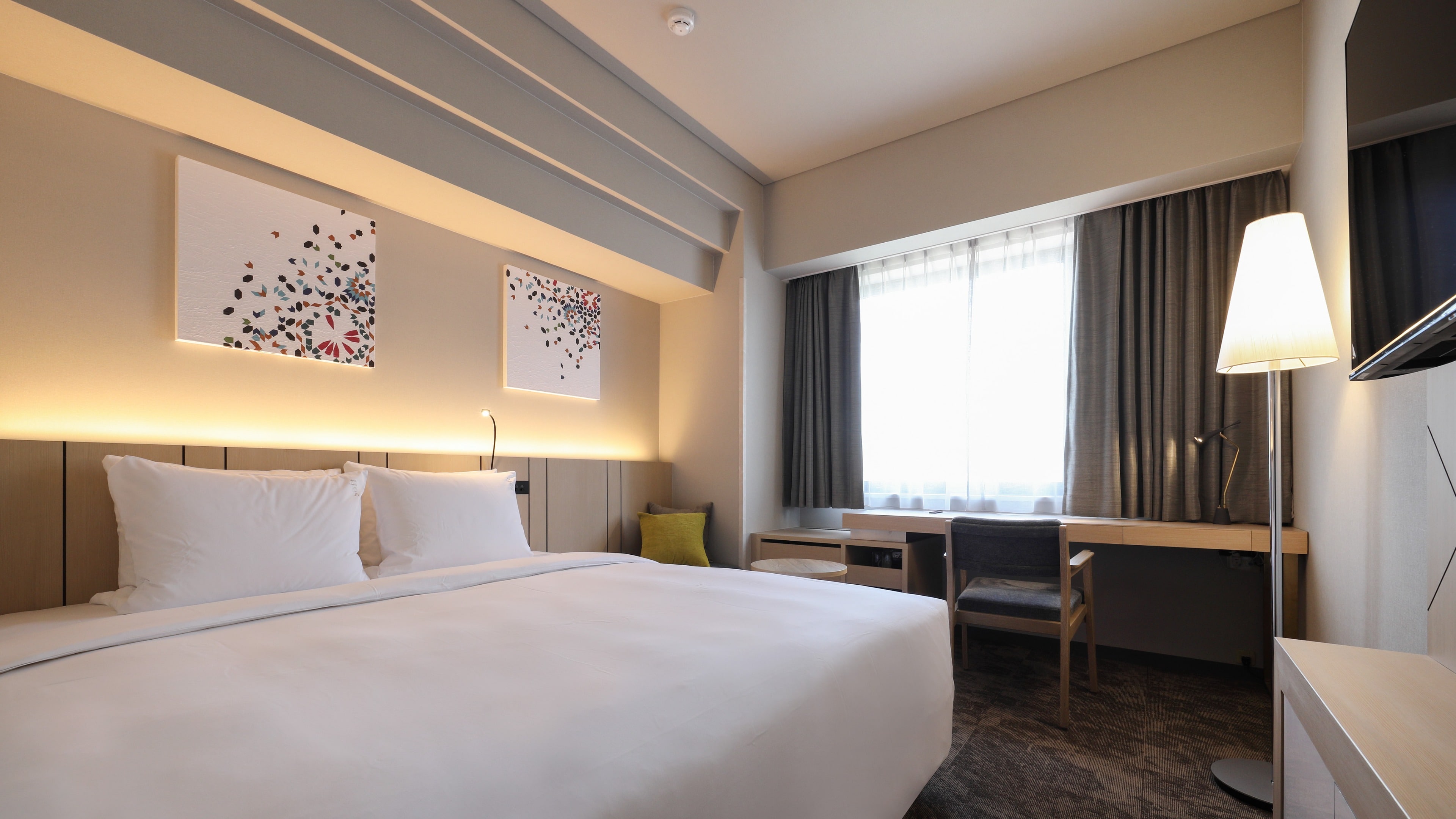 Standard Floor King Room: Room size: 20m²/Bed: 180cm x 1