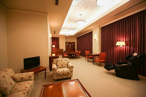 King Suite Night