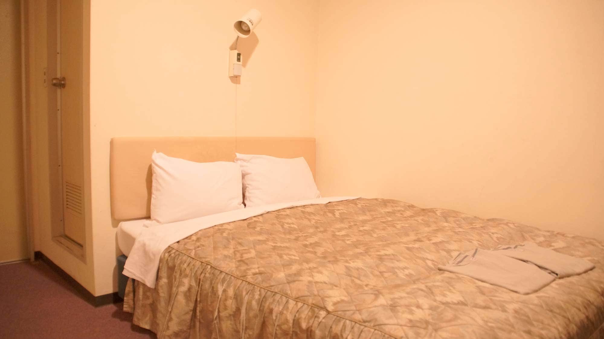・ Double bedroom