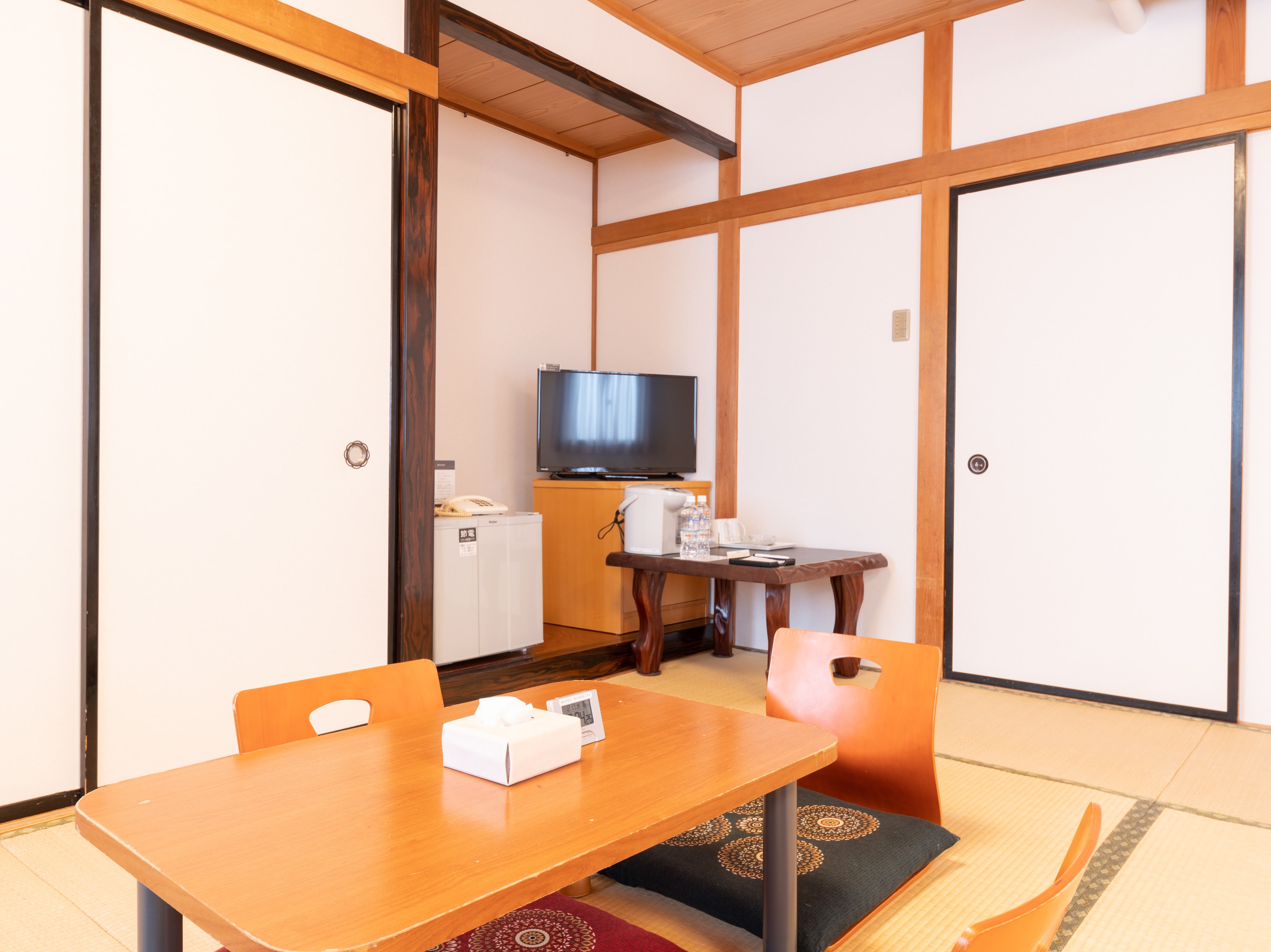Large Japanese-style room