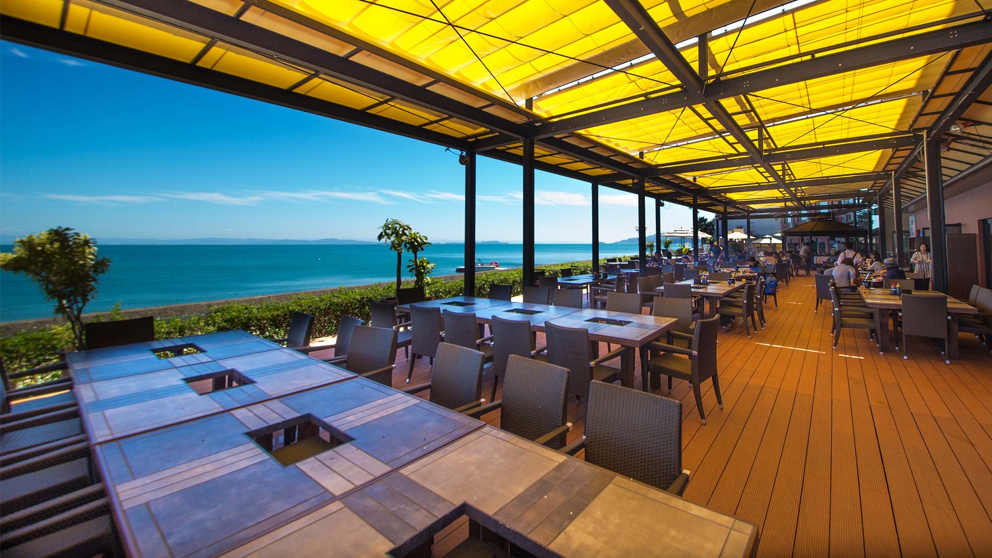 Superb view terrace of the sea in front of you