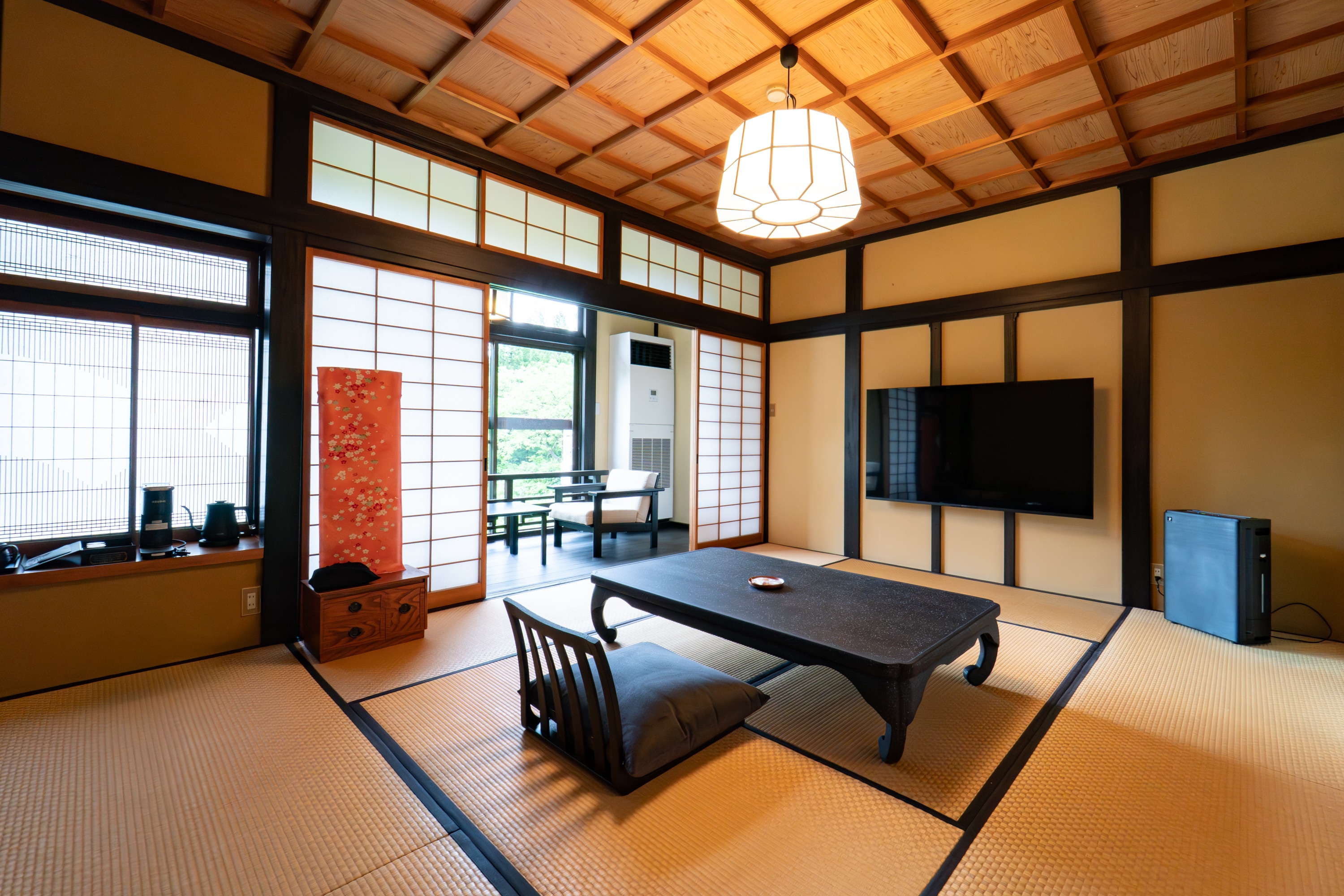 Dua kamar bergaya Jepang yang bersebelahan