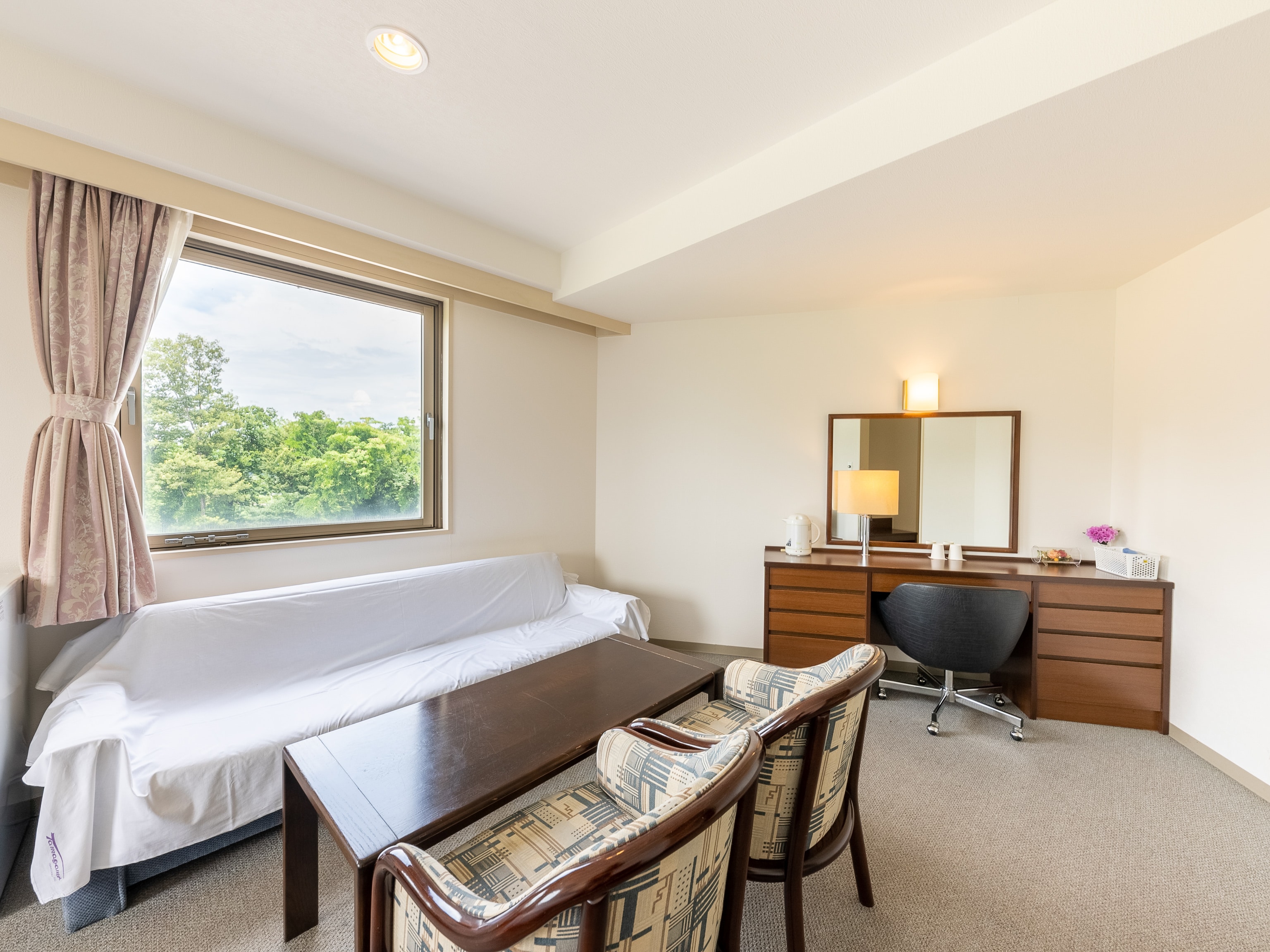 Twin Deluxe Room