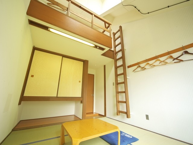 Japanese-style room with 8 tatami mats + loft