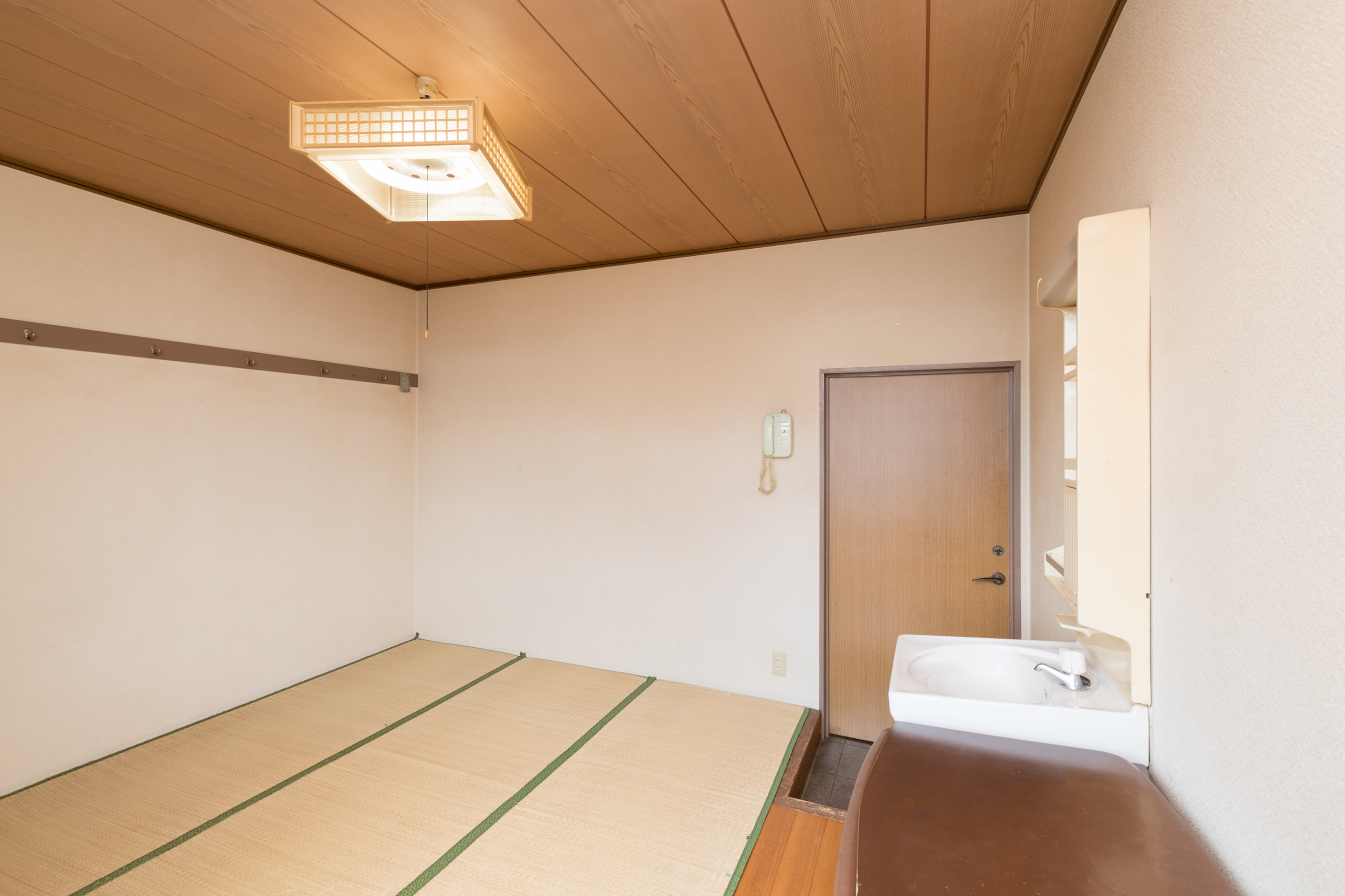 [Smoking] Japanese-style room for 1 person (no toilet)