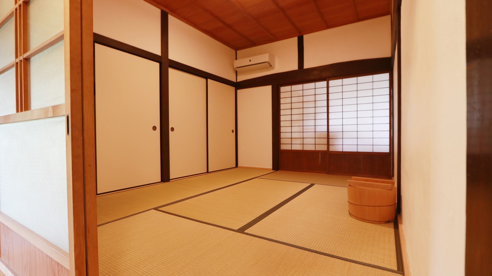 [Room 1] Please feel free to use the two rooms.