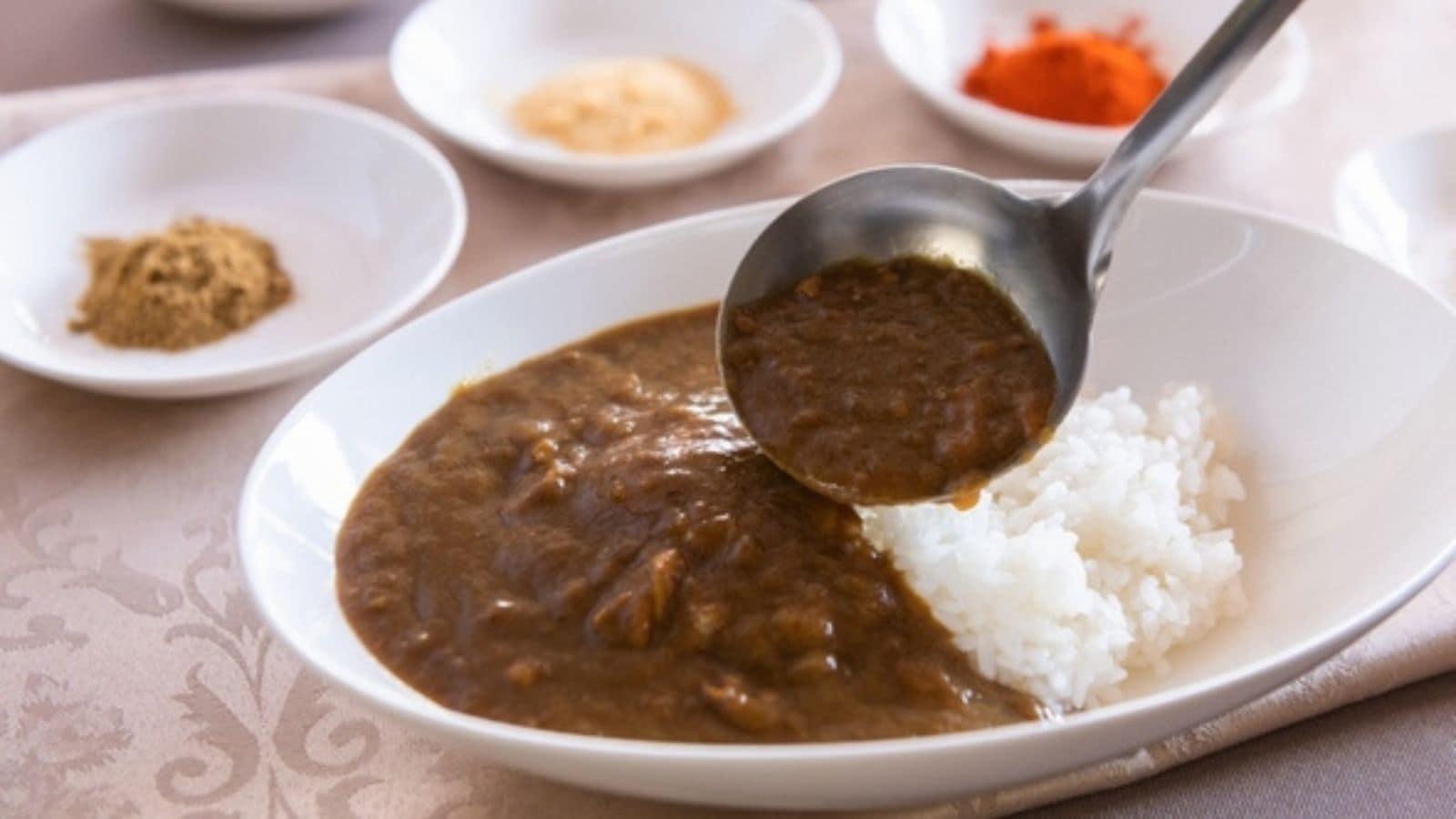 대인기의 명물 아침 카레!