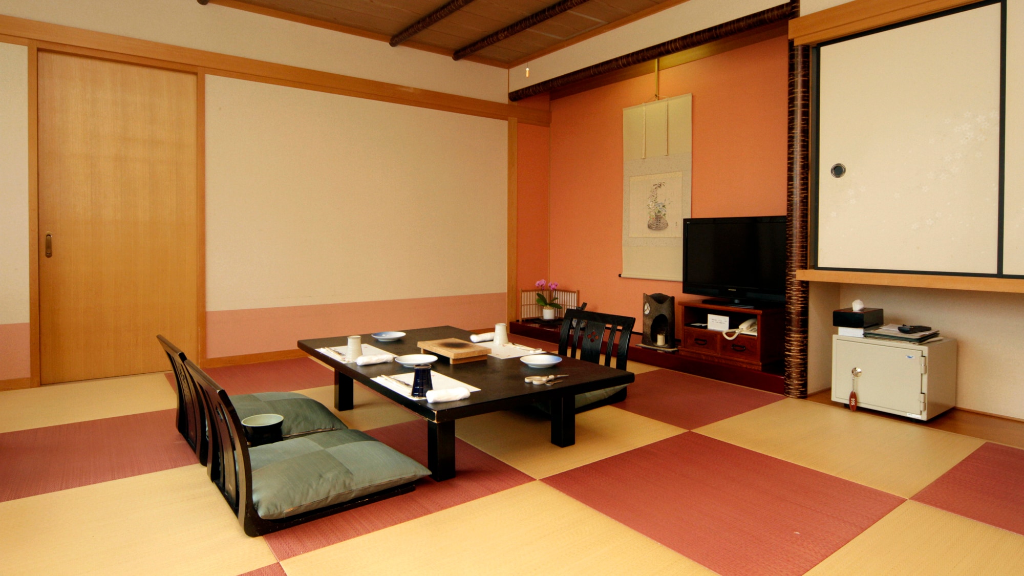 2 Japanese-style rooms with open-air baths