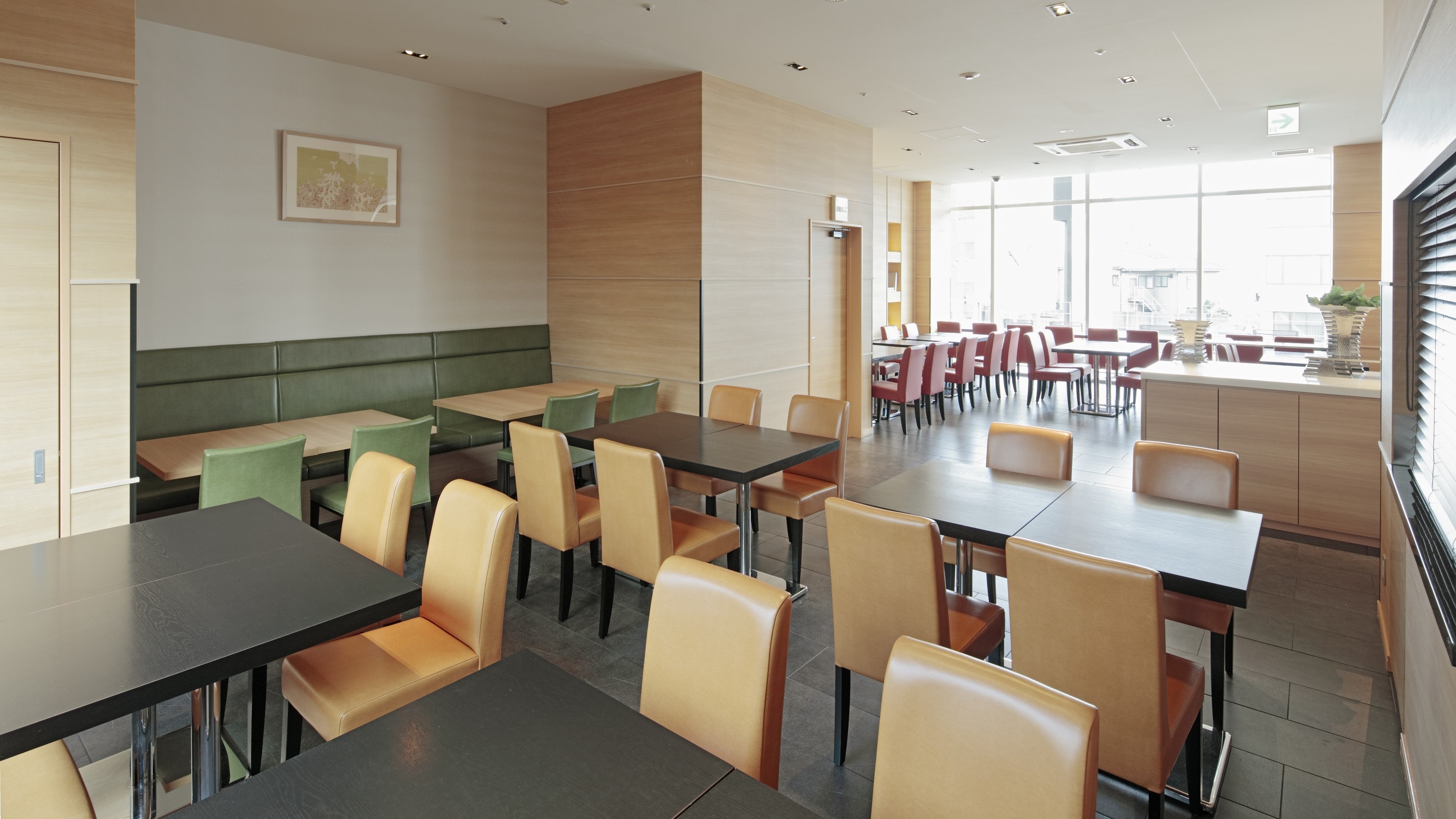 Tempat sarapan ①