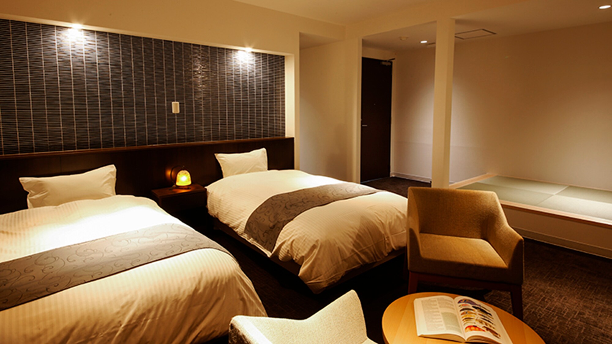 [Main building: Special room Japanese and Western room] Up to 3 people can stay! Also for groups and families ♪
