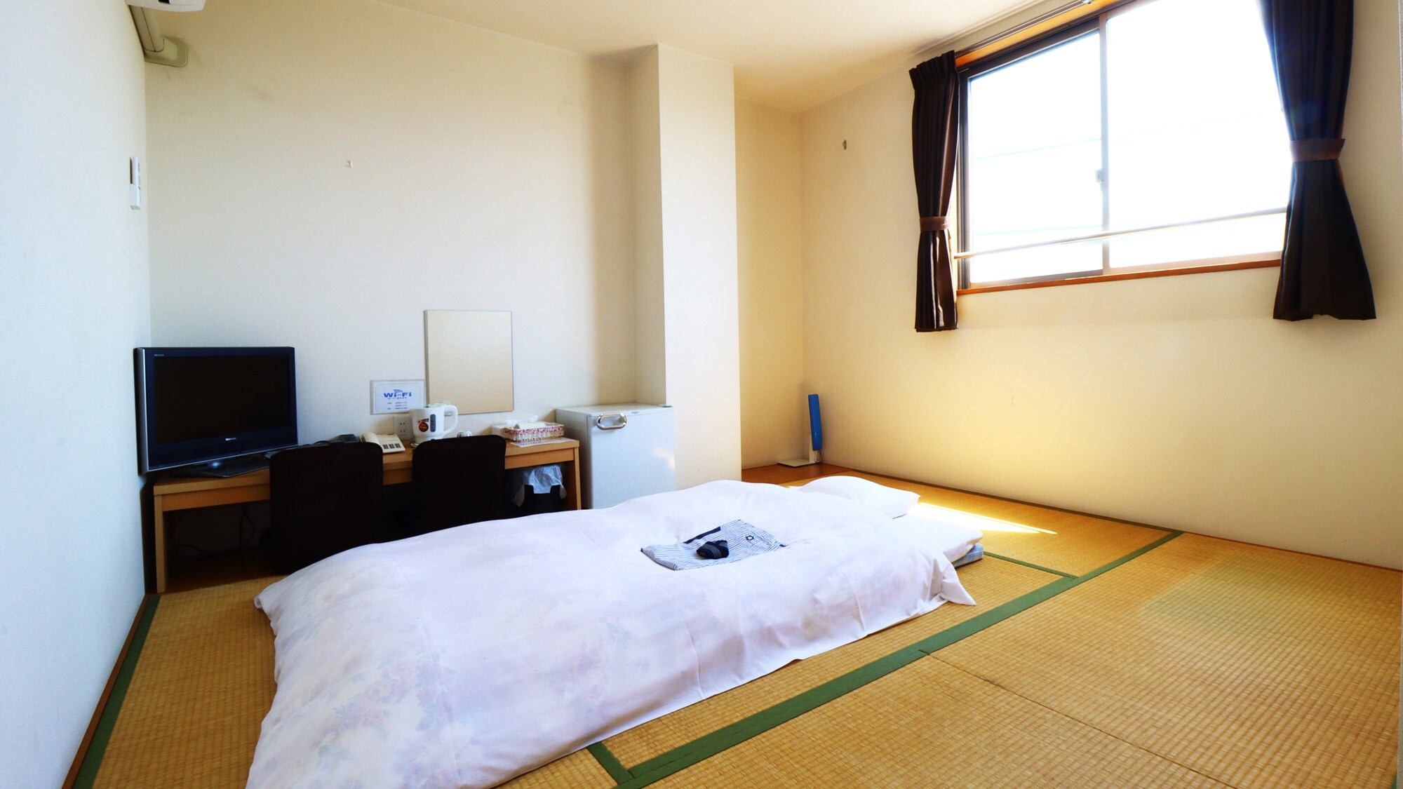 [Japanese-style room, 6 tatami mats]
