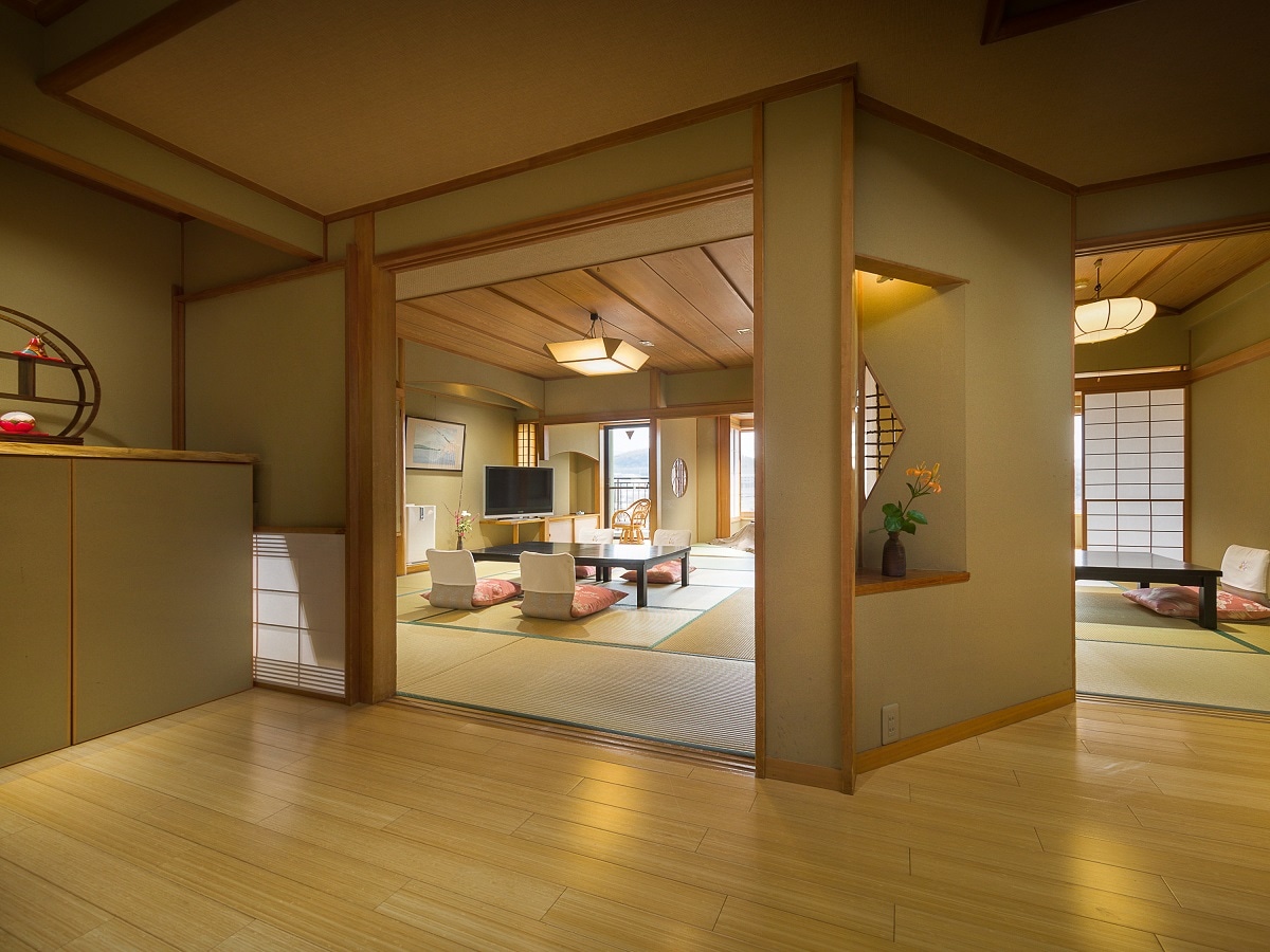 Seiryutei Building No. 4 (Seseragi Teyongokan) / 12.5 tatami mats + 6 tatami mats + 2 tatami mats <Mt. Fuji view>