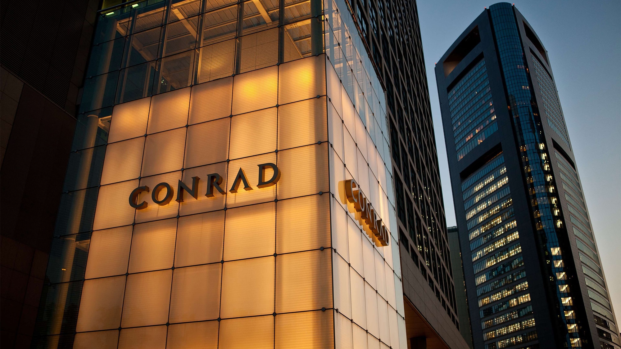 [Conveniently located just 1 minute walk from Yurikamome "Shiodome Station"]