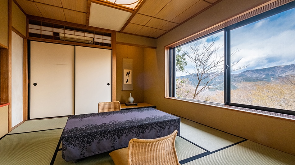 [Separate private room with open-air bath] "Japanese-style room" with a panoramic view of Sotowayama 46 square meters