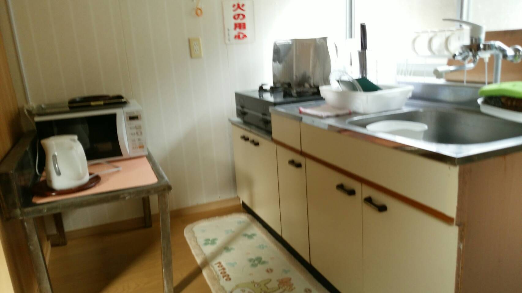 Kitchen (gas table, microwave oven, refrigerator, rice cooker, installation)