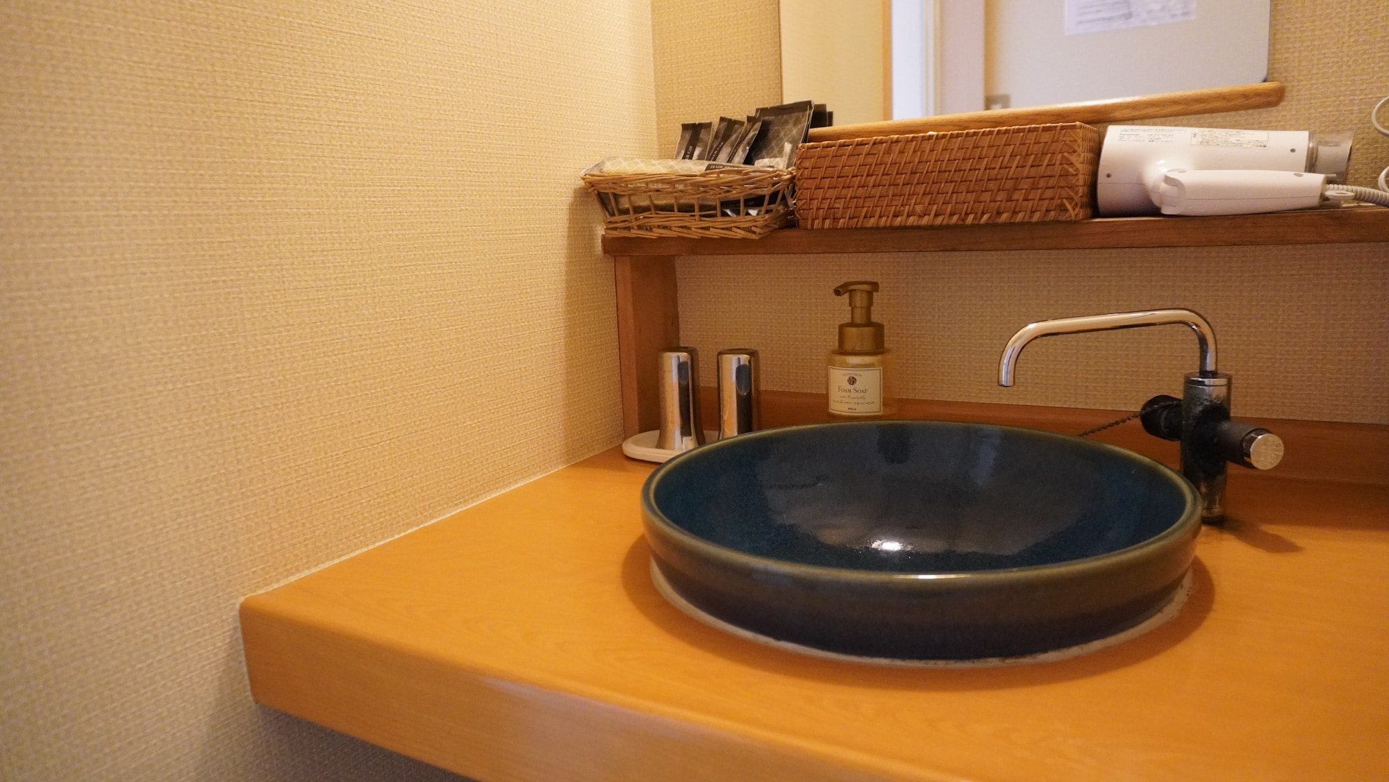 Guest room with pottery bath on the 1st floor of the main building
