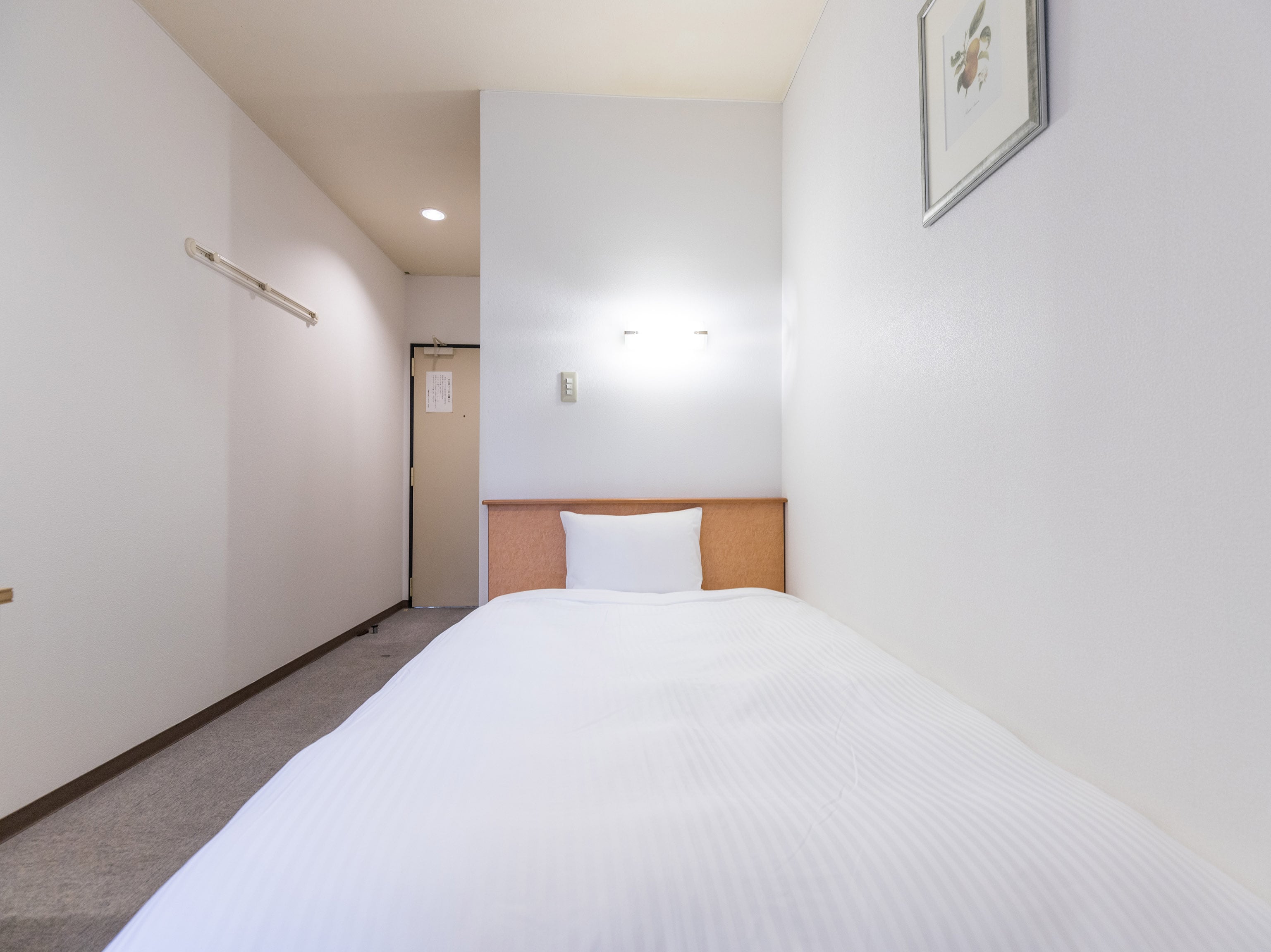 Single Room *You can stay comfortably in a simple room.