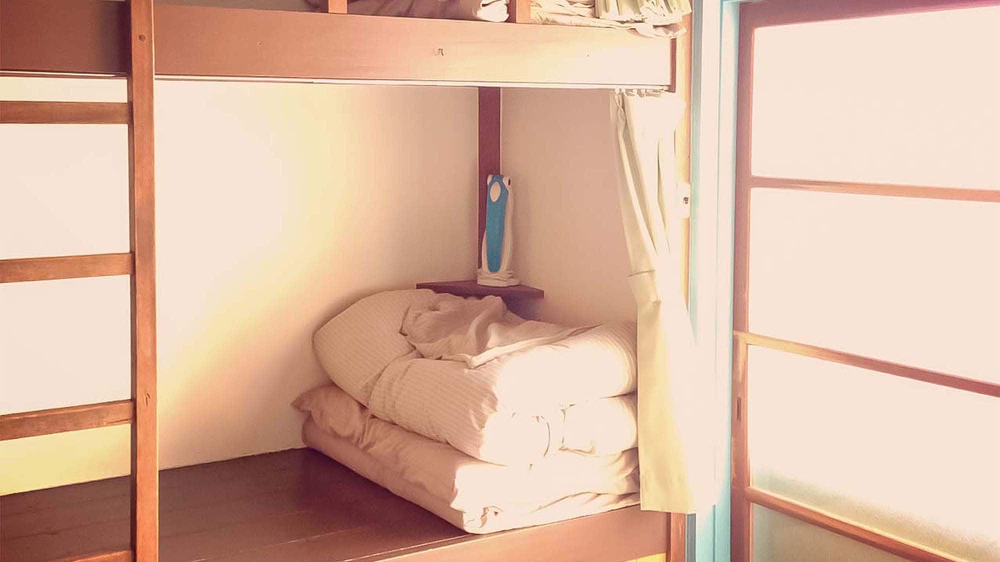 ・A bunk bed with a nostalgic feel