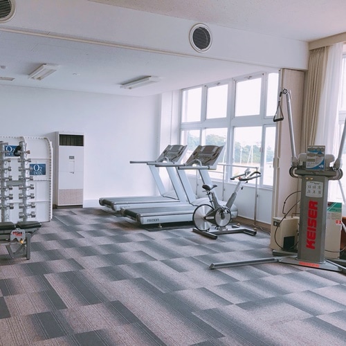 อุปกรณ์ฟิตเนสและกล่องอ็อกซิเจน