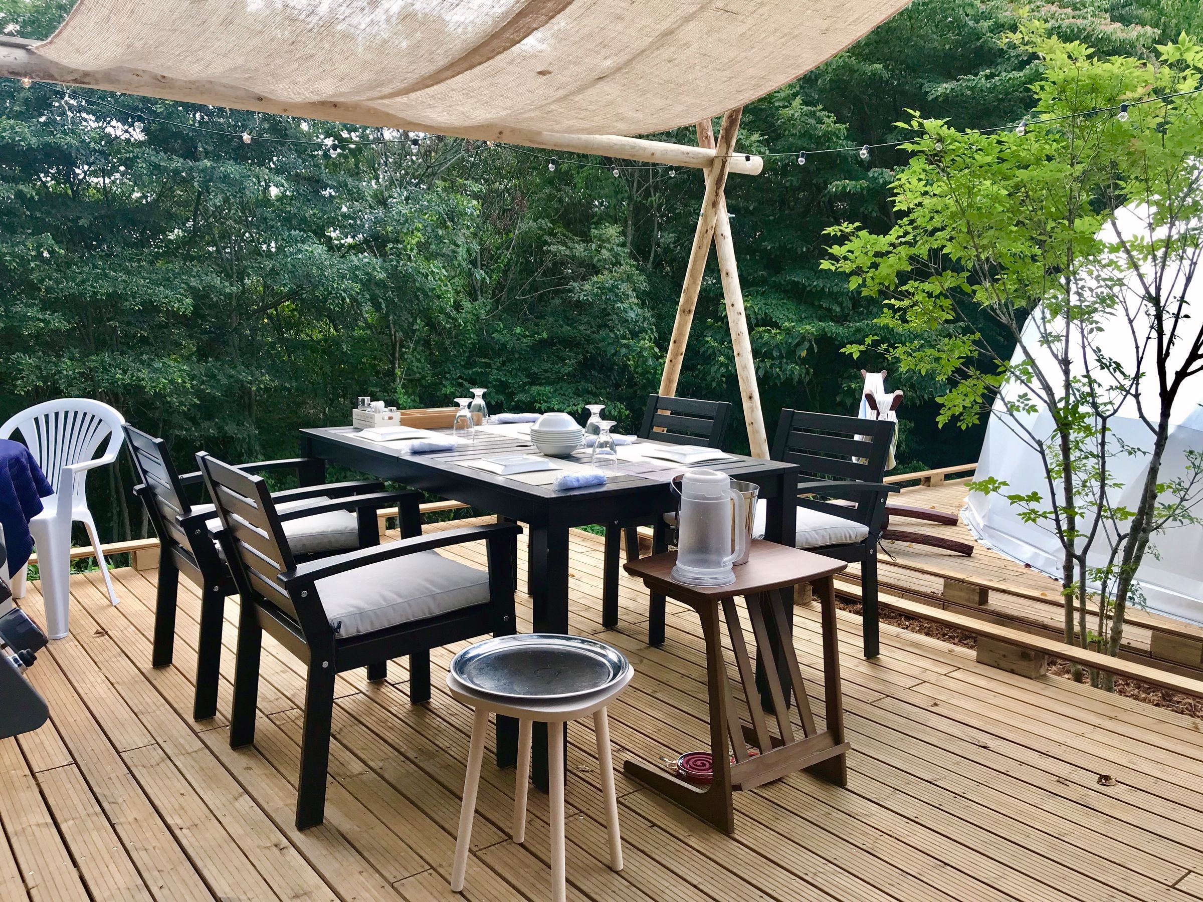 Dek kayu situs glamping