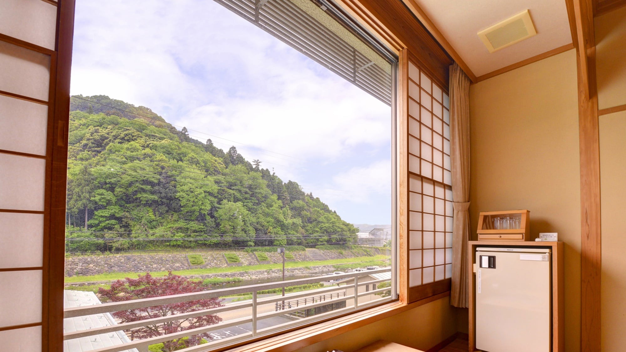*8 tatami Japanese-style room (example of guest room)