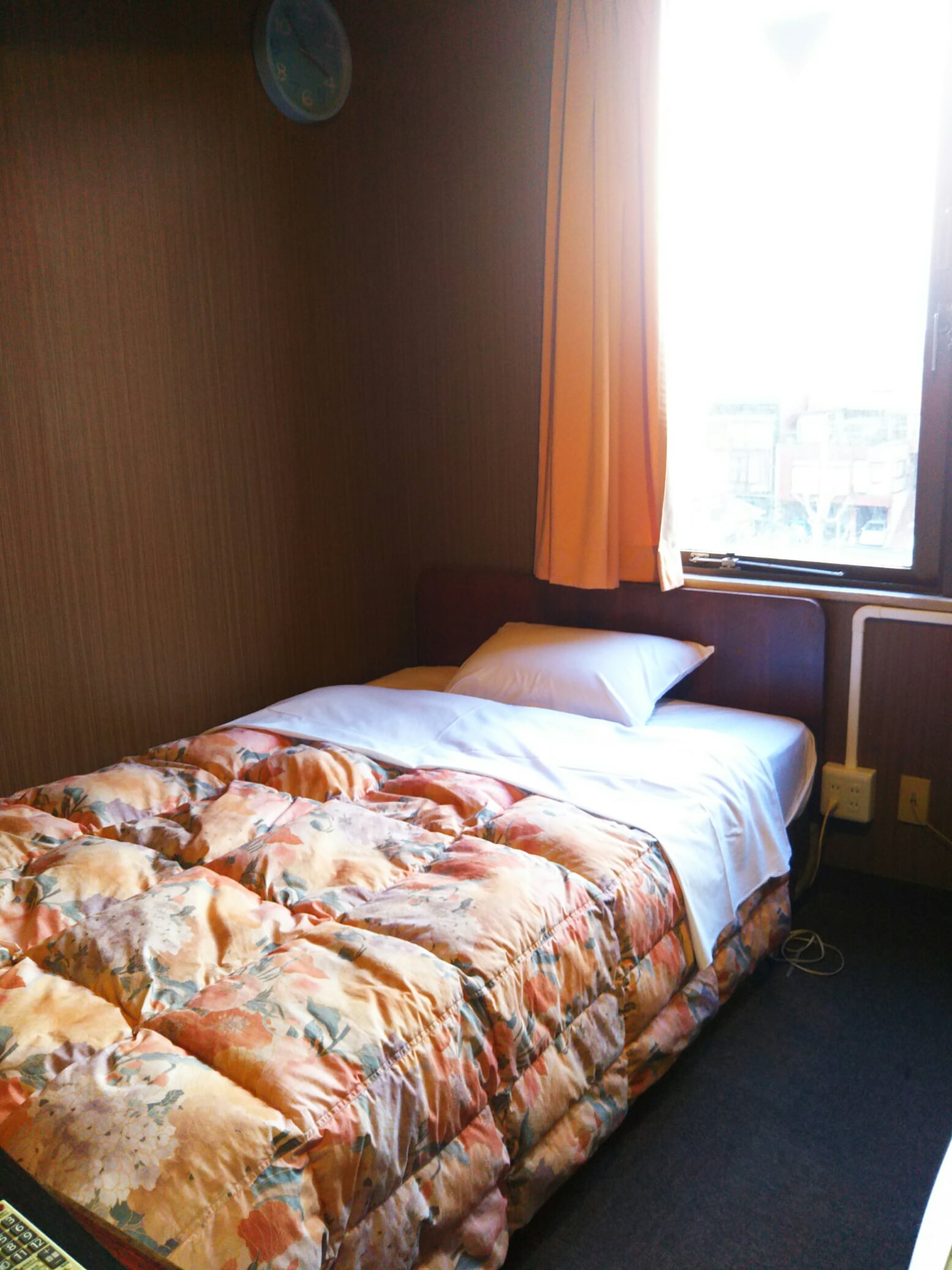 Single room (semi-double bed type)
