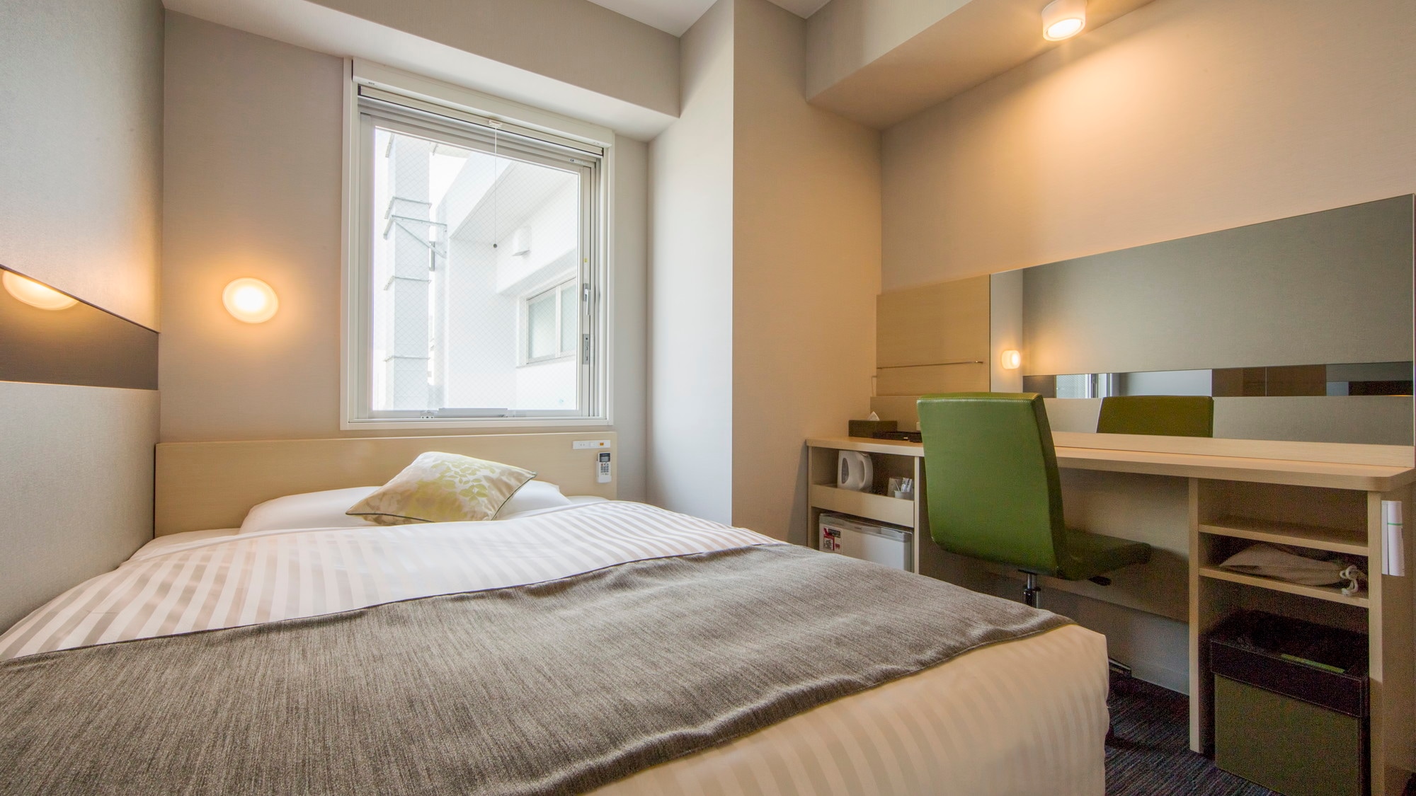 A 150cm wide bed and a mattress with just the right amount of firmness will ensure you a good night's sleep.