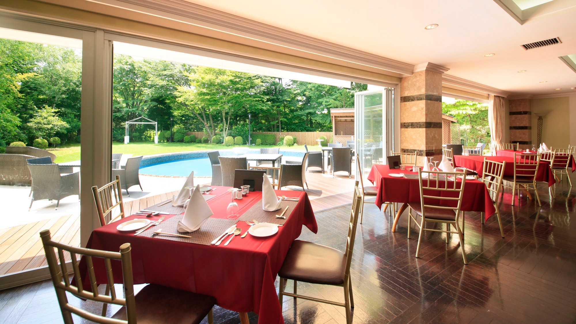 レストラン｜優雅な時間をお過ごしください