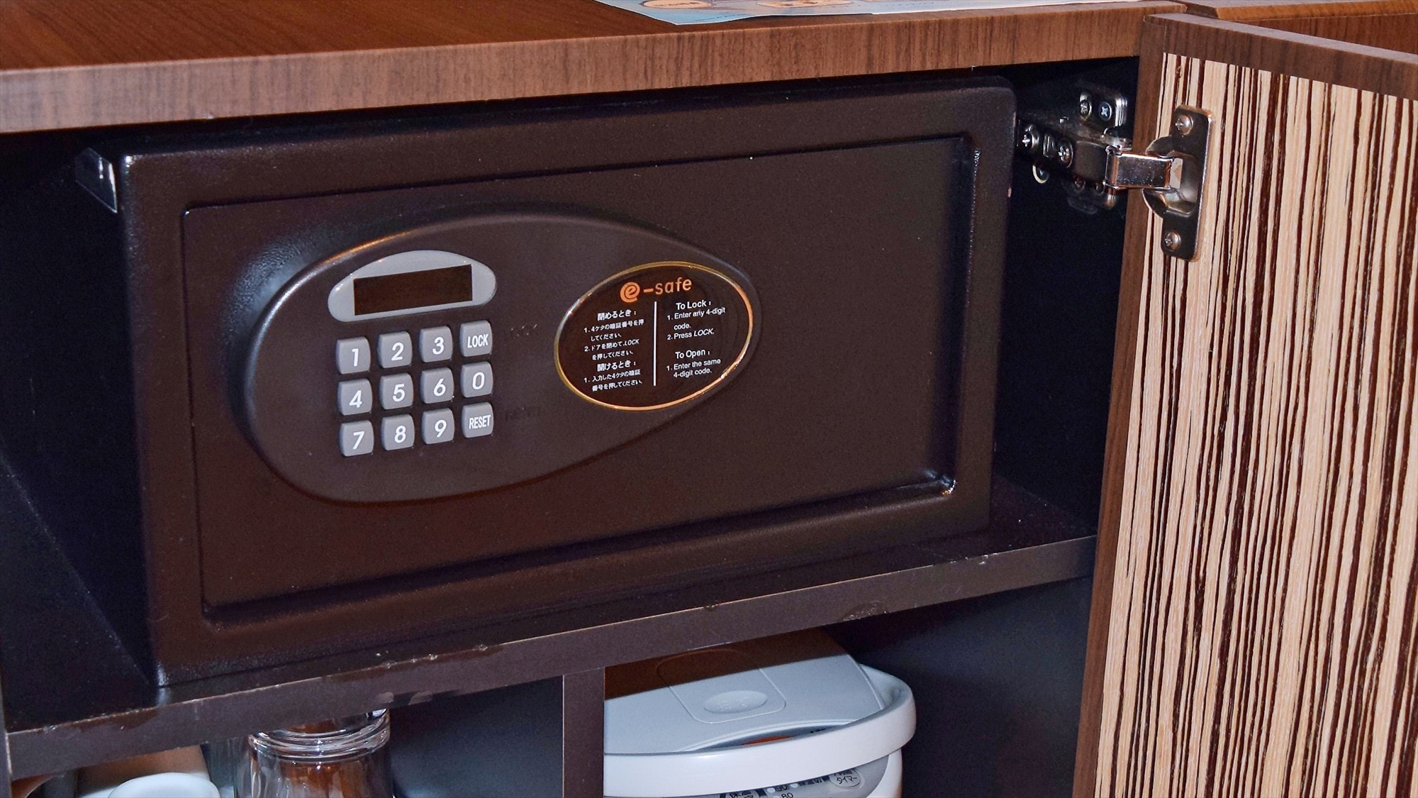 [Room Amenities] Safety deposit box *Image
