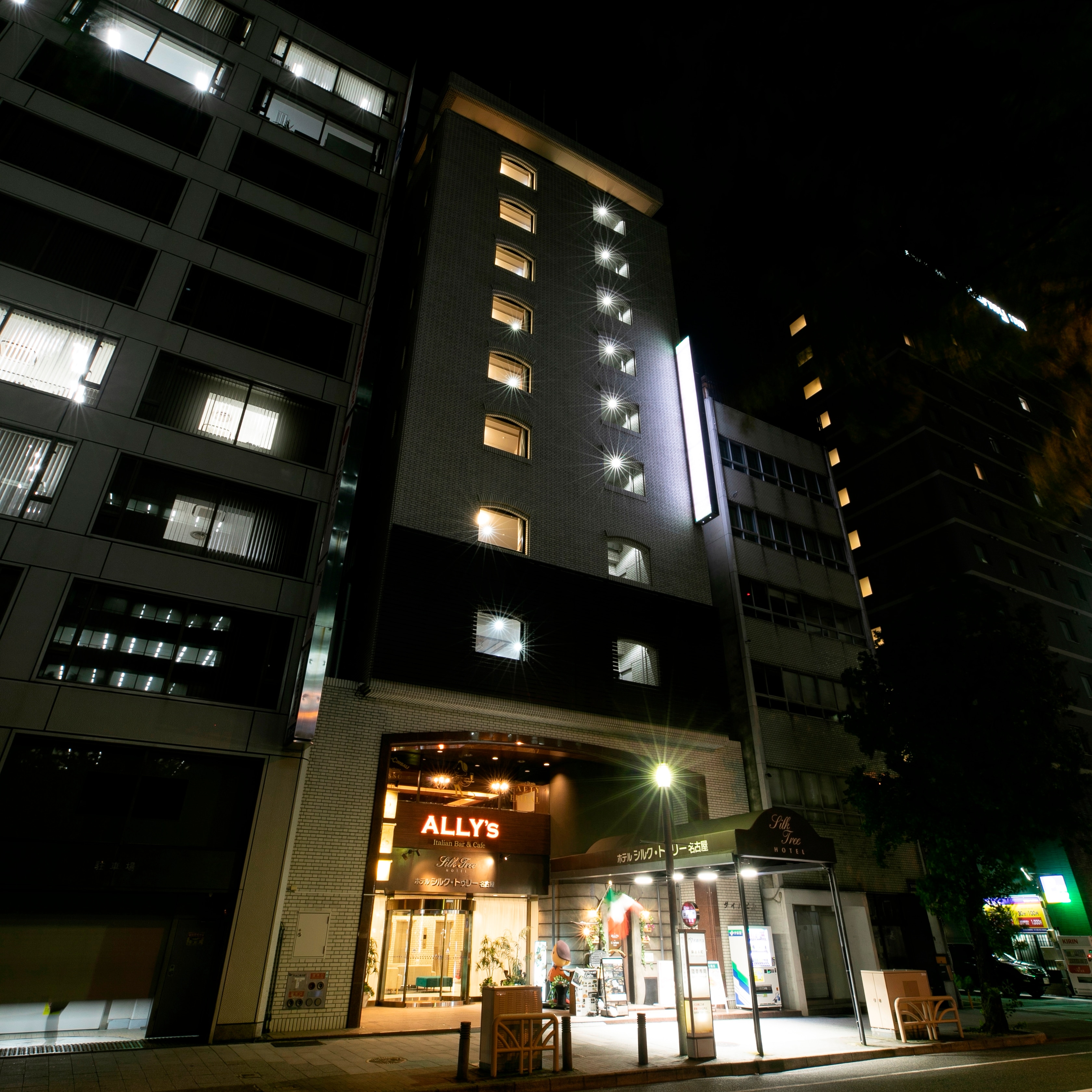 Hotel exterior [night]