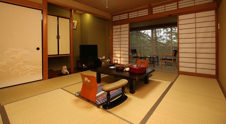 Kamar bergaya Jepang dengan beranda