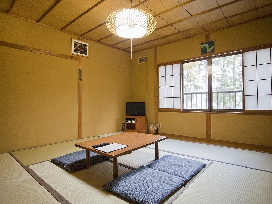 Japanese-style room (lake side) *Not all rooms are this type