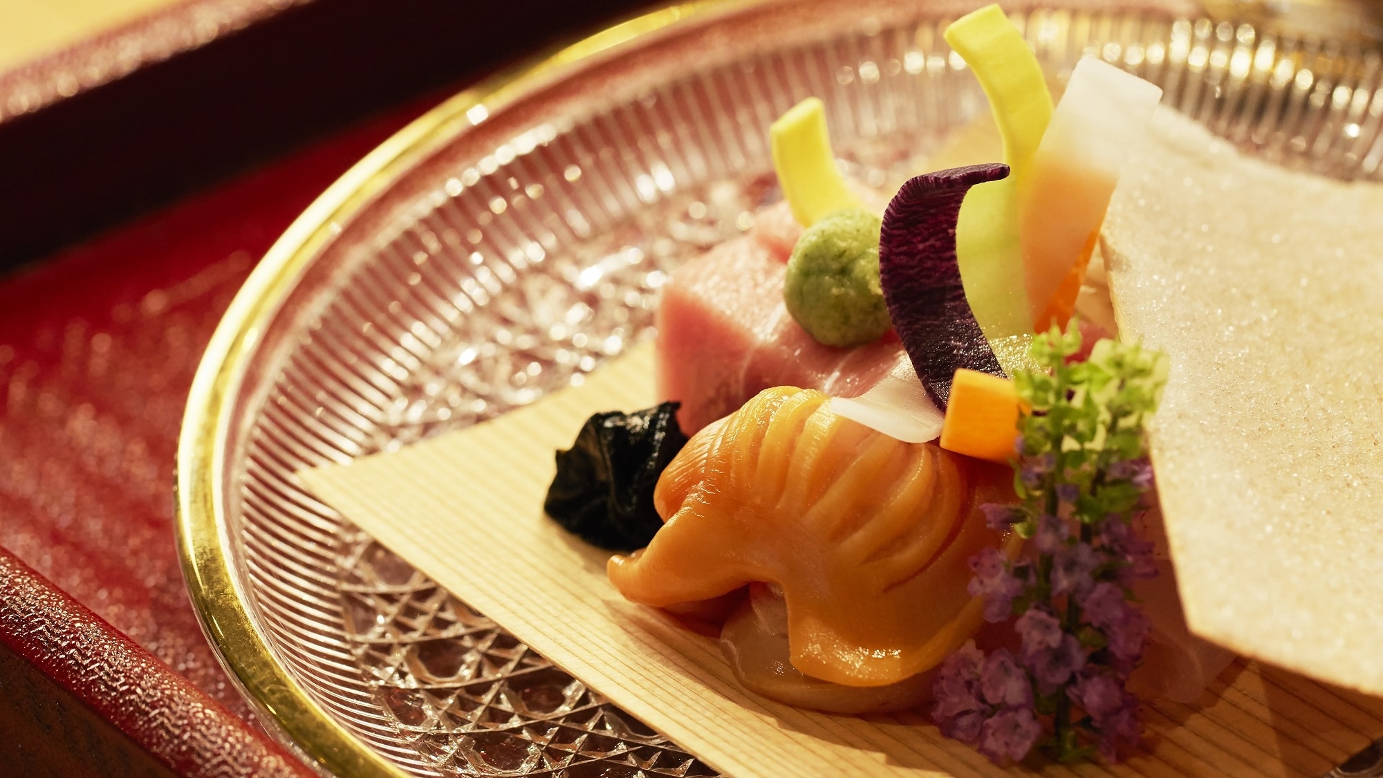 [Waku Kaiseki] We offer a visually vivid arrangement that takes advantage of the shapes and colors of the ingredients. *Example