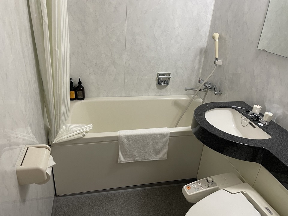 Bathroom (double room) 1