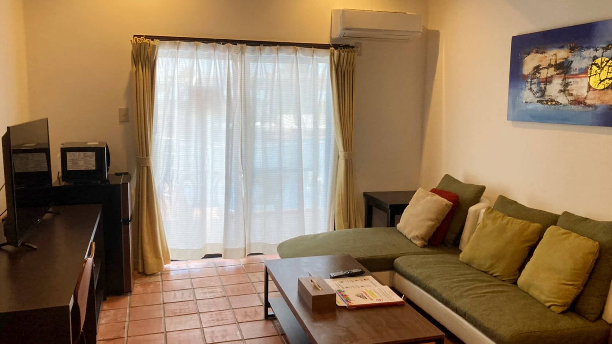 [1F Poolside Twin & Kitchen]